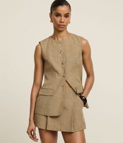 Colete com Botões Irregulares de Metal e Lapelas