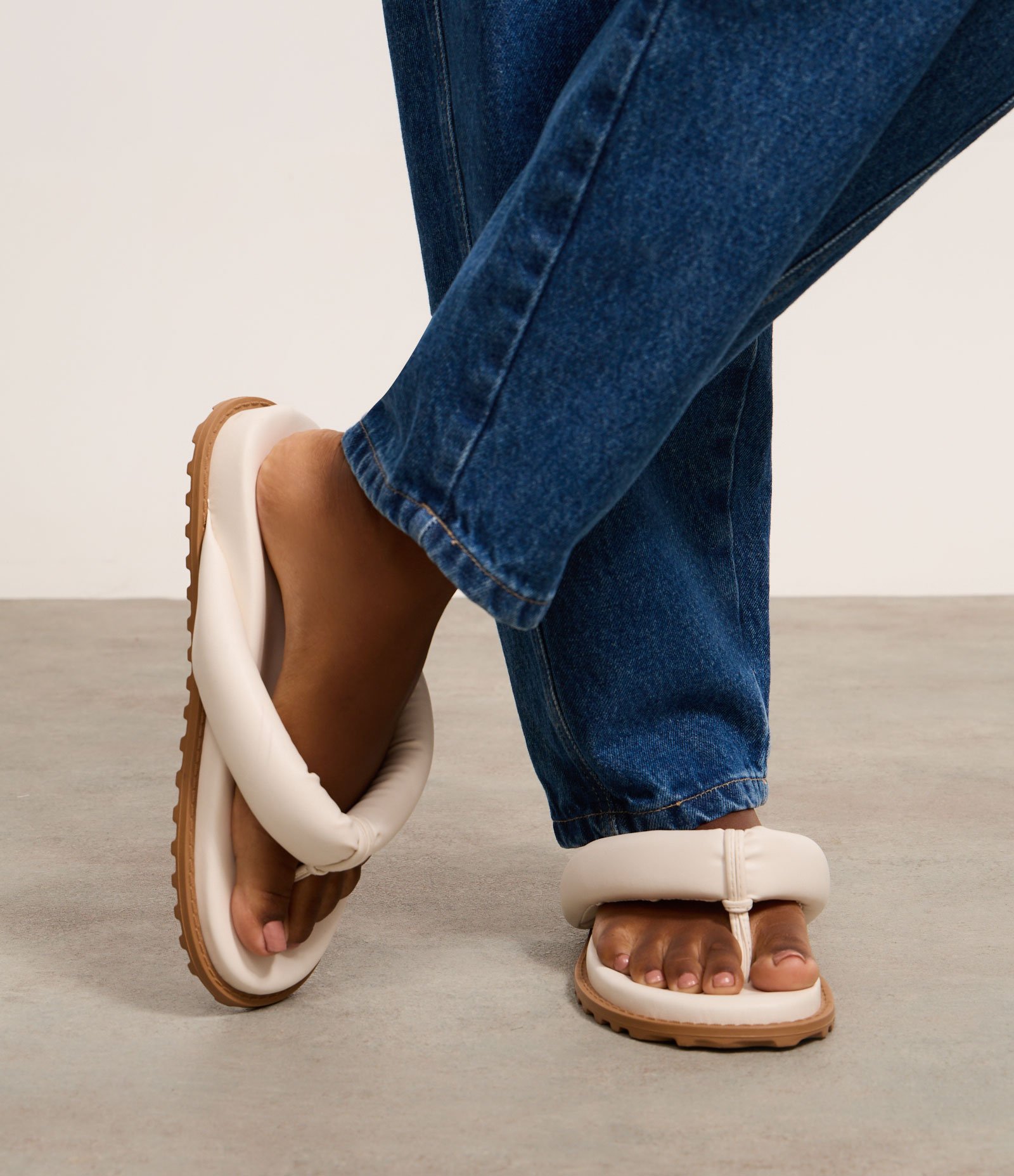 Sandália Rasteira Mule Puffer em PU com Palminha Anatômica 1