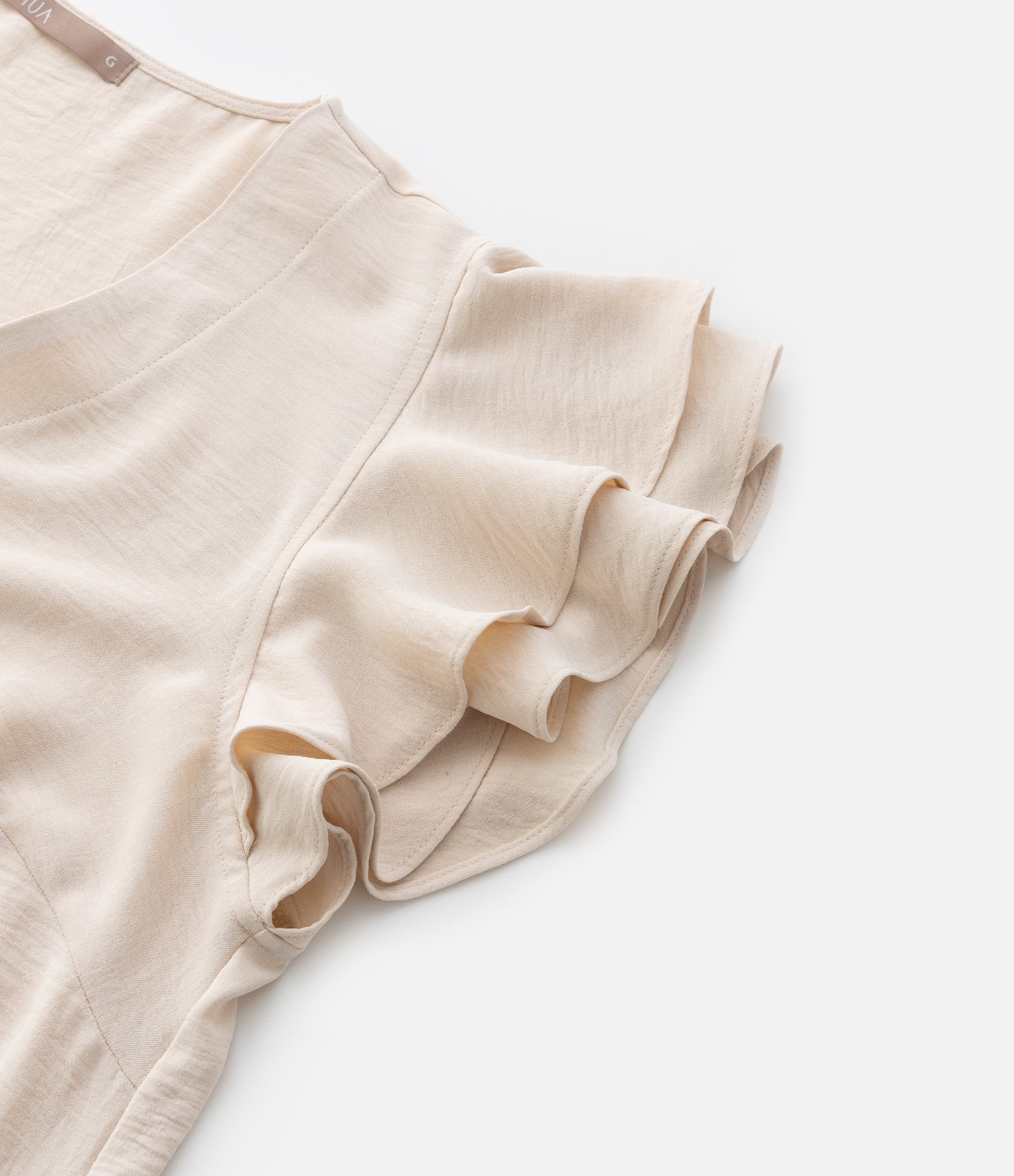 Blusa em Crepe com Babado na Manga Curve & Plus Size Bege 7