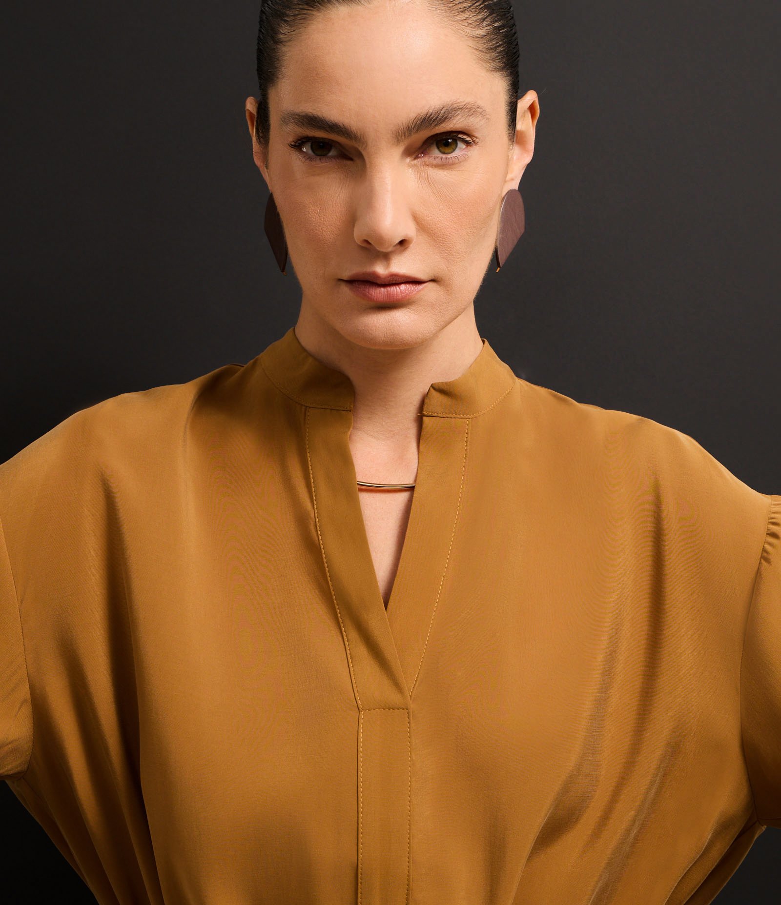 Vestido Evasê Midi em Viscose com Cinto de Tecido Mostarda 7