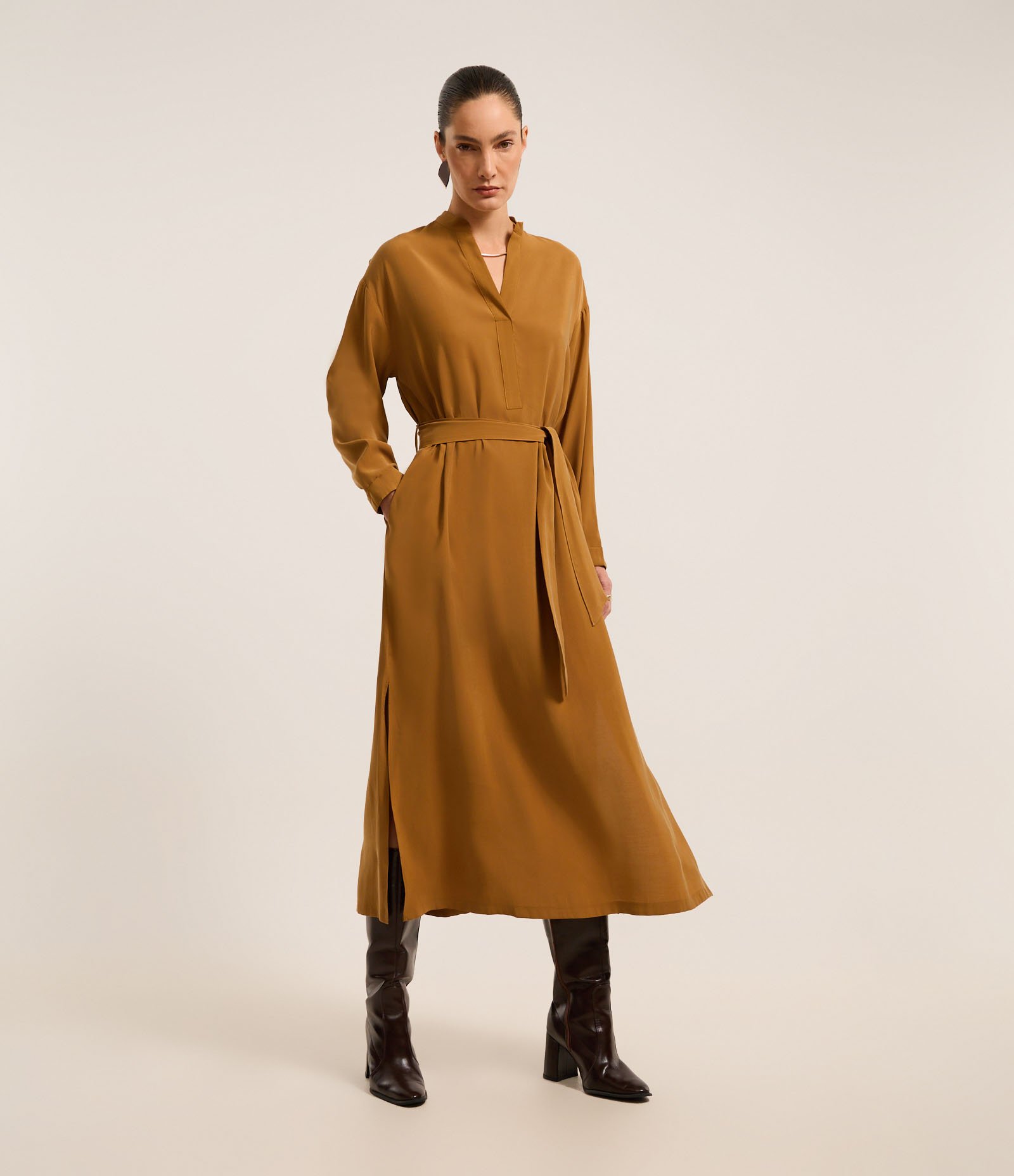 Vestido Evasê Midi em Viscose com Cinto de Tecido Mostarda 2