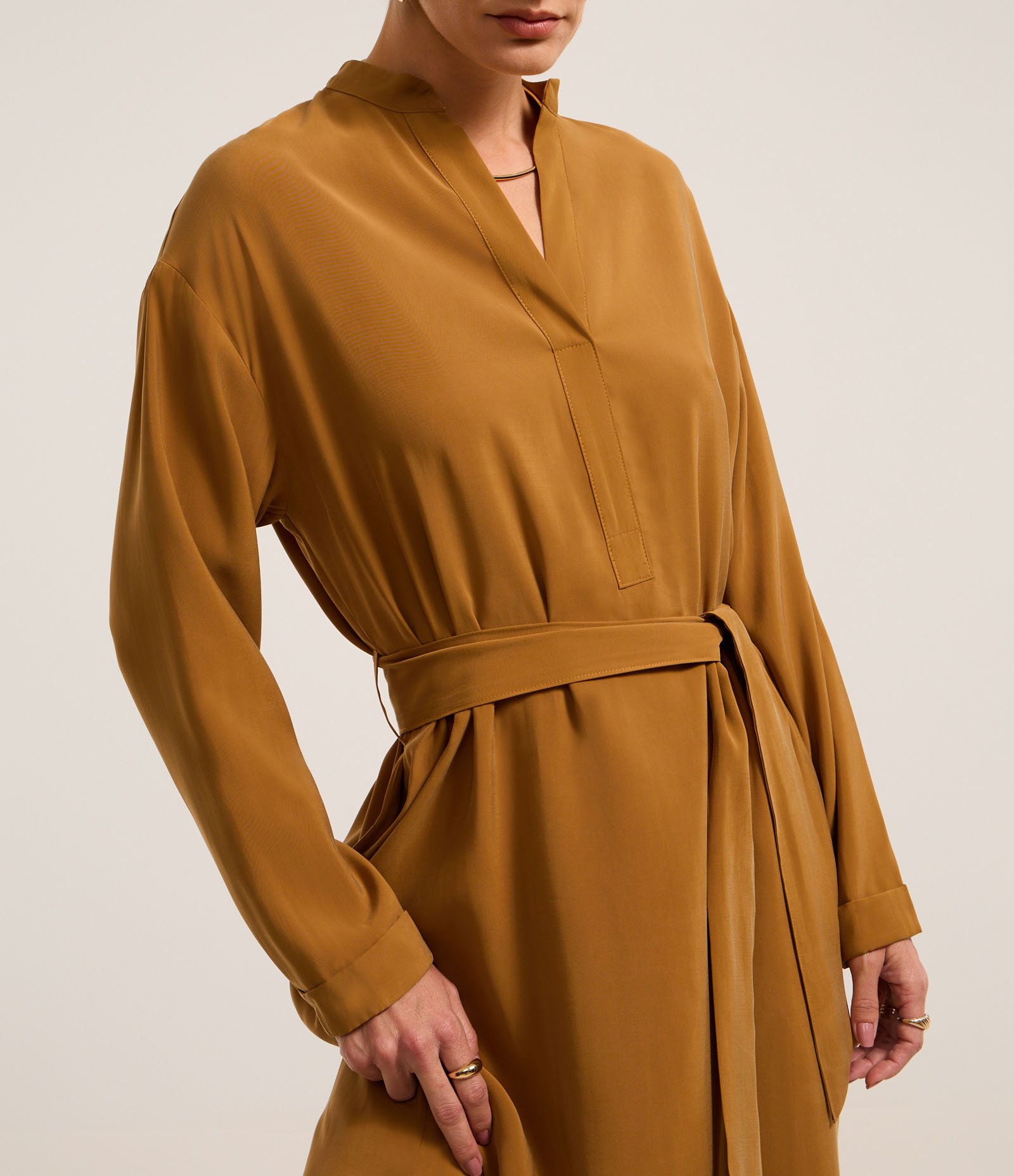 Vestido Evasê Midi em Viscose com Cinto de Tecido Mostarda 3