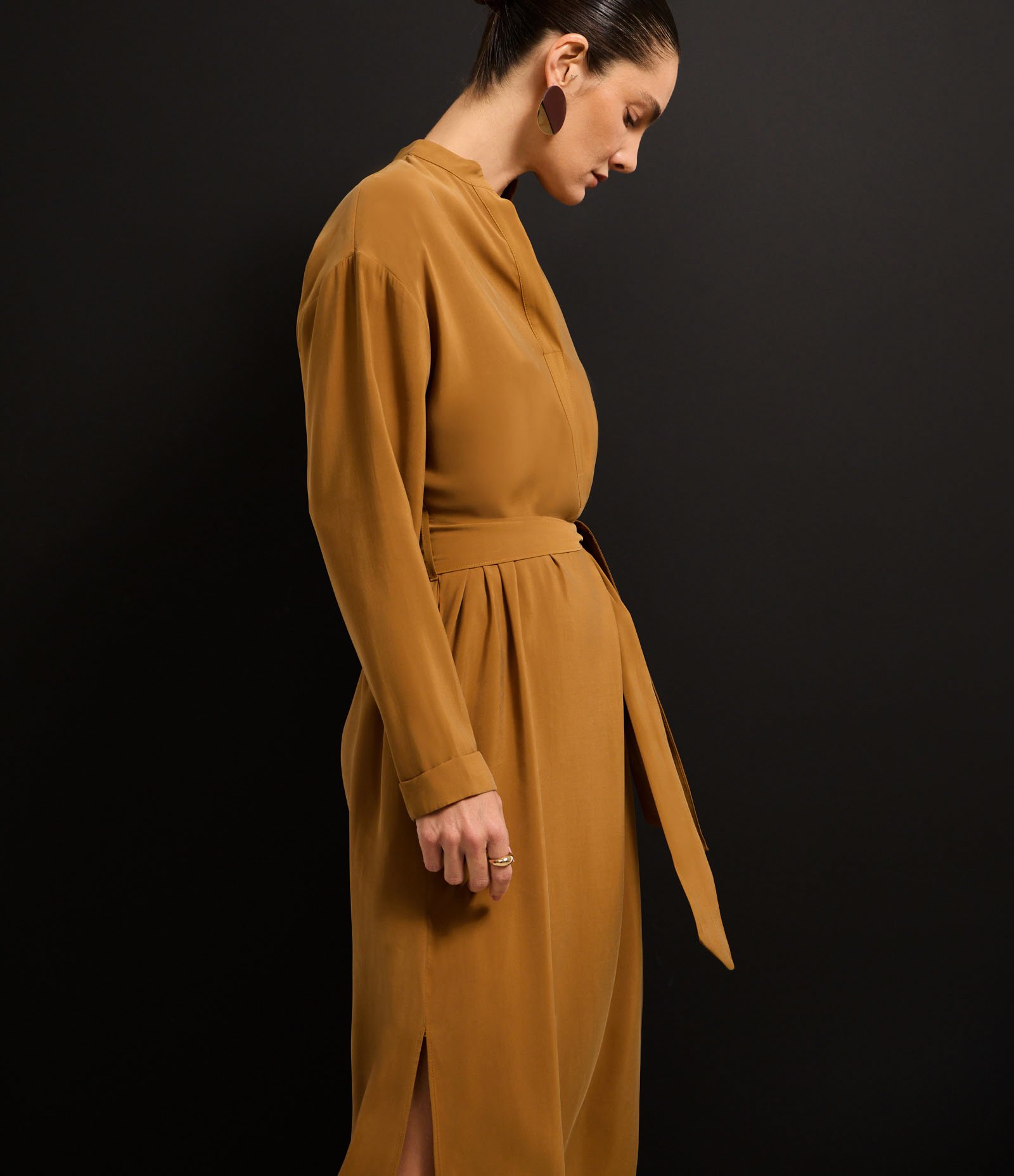 Vestido Evasê Midi em Viscose com Cinto de Tecido Mostarda 6