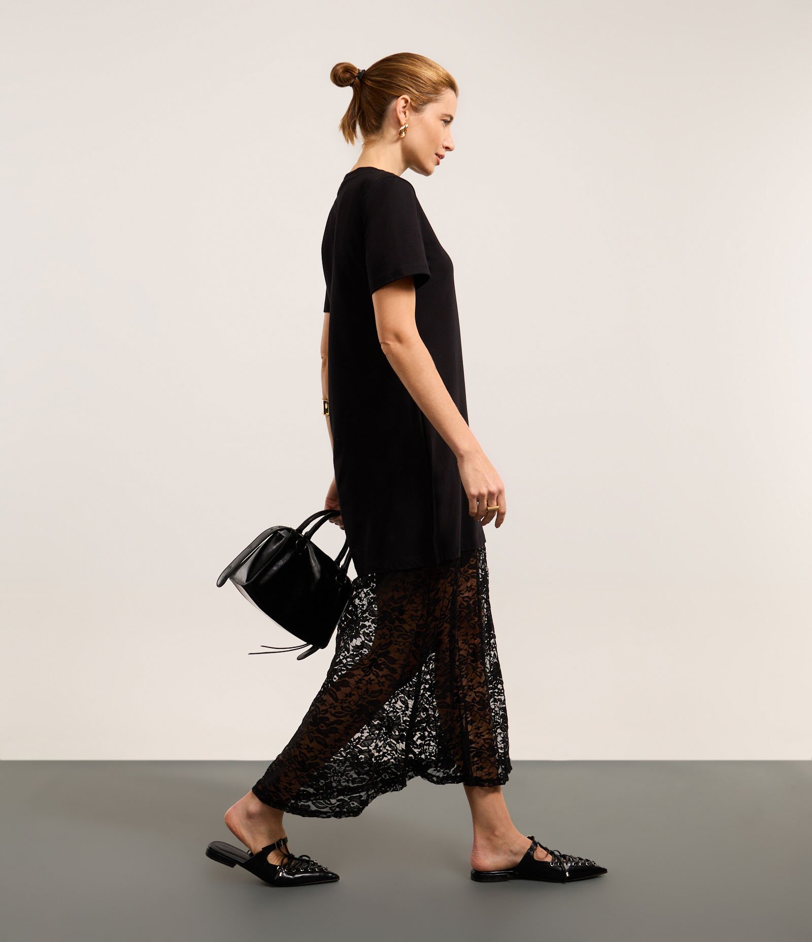 Vestido Longo em Algodão com Renda na Barra Preto 5