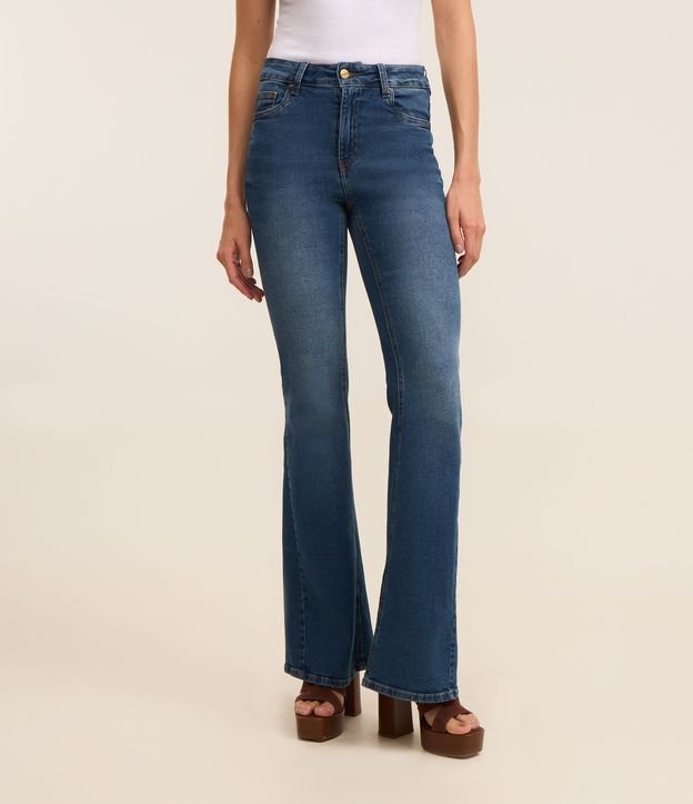 Calça Flare em Jeans com Elastano com Cintura Média