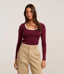 Blusa em Tricô com Acabamento Contrastante