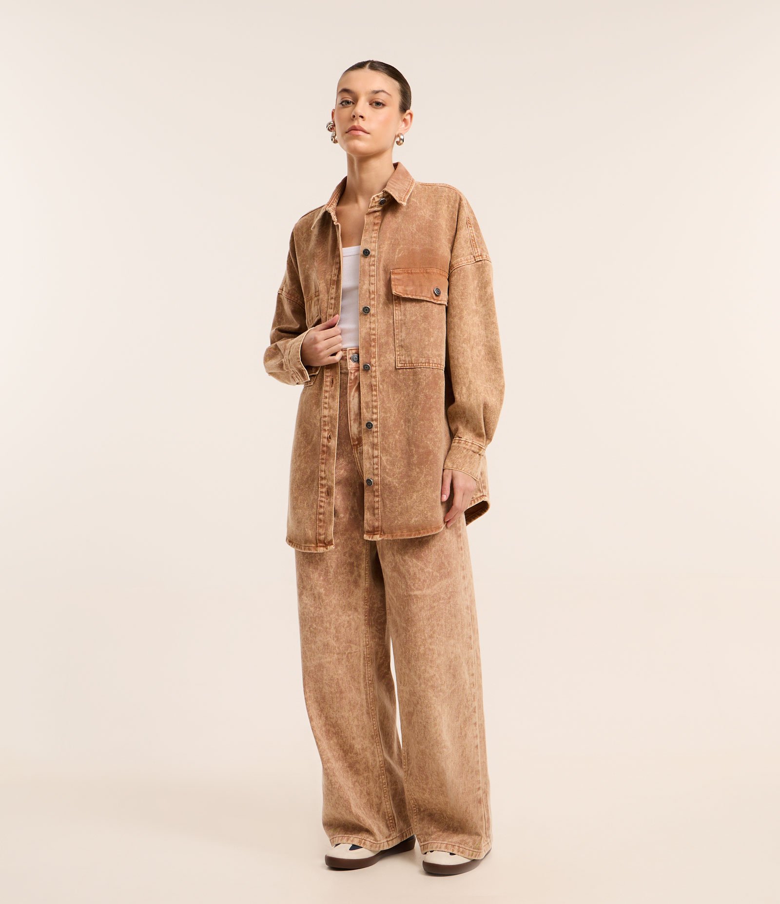 Jaqueta Oversized em Sarja Manchadinha com Bolsos Grandes Marrom 3