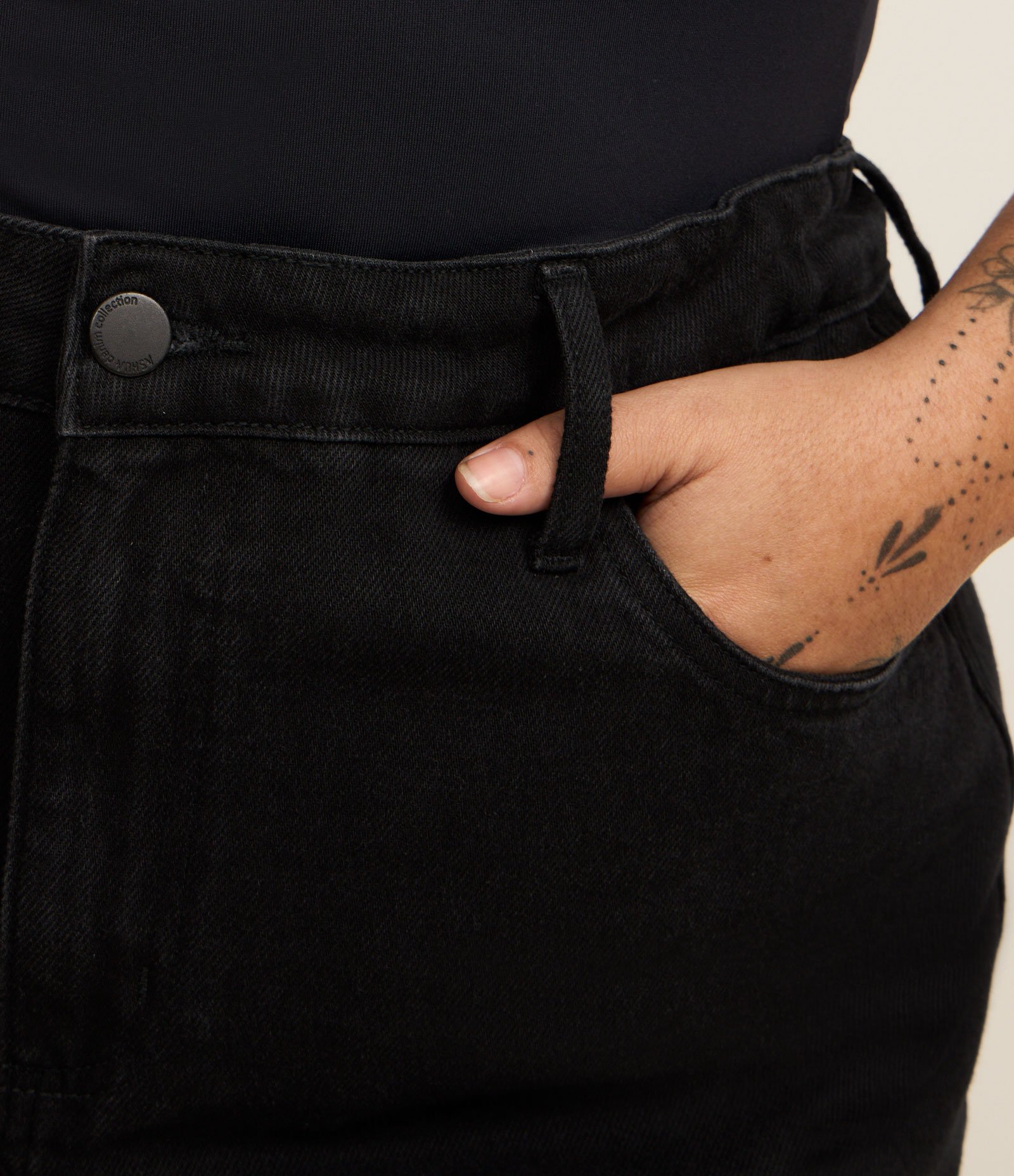 Saia Curta em Jeans Curve & Plus Size Preto 4