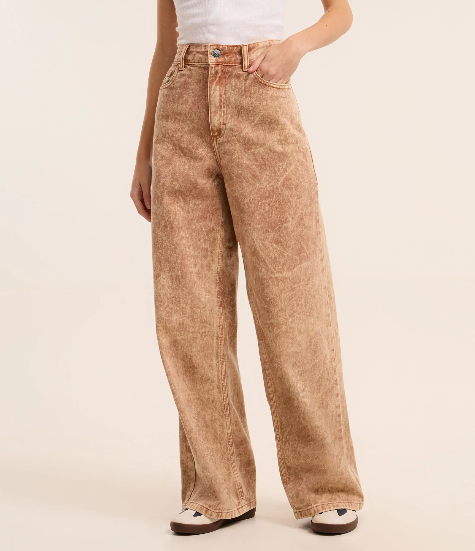 Calça Wide Leg em Sarja Manchadinha com Cintura Alta Marrom 2