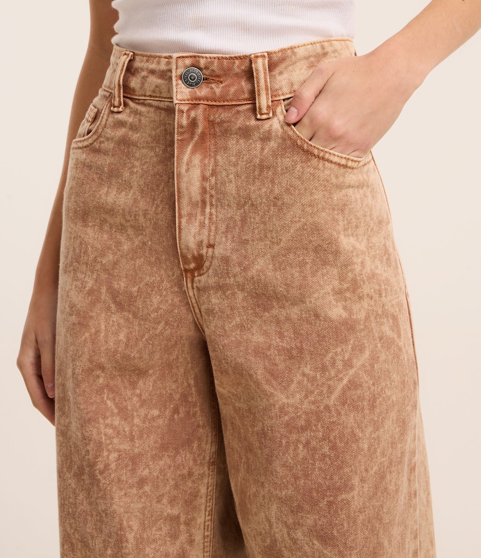 Calça Wide Leg em Sarja Manchadinha com Cintura Alta Marrom 4