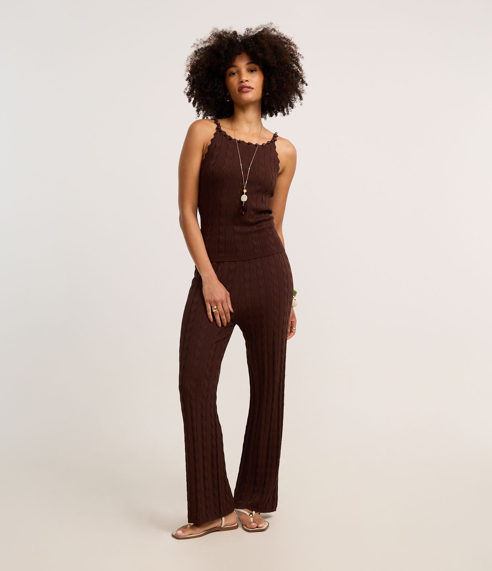 Blusa em Tricô com Decote Canoa com Miçangas Marrom 2