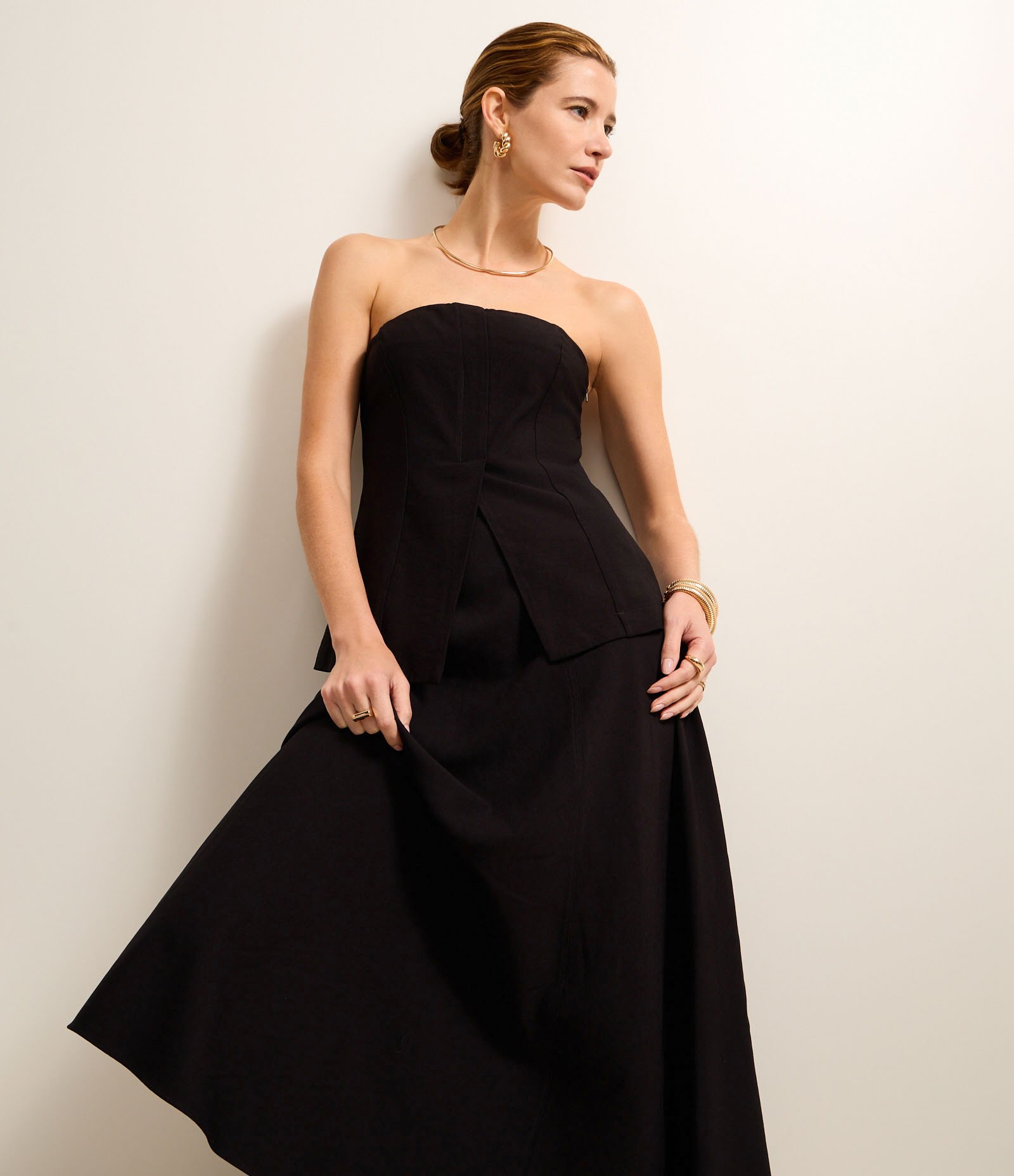 Saia Evasê Midi em Crepe com Cós Fixo Preto 1