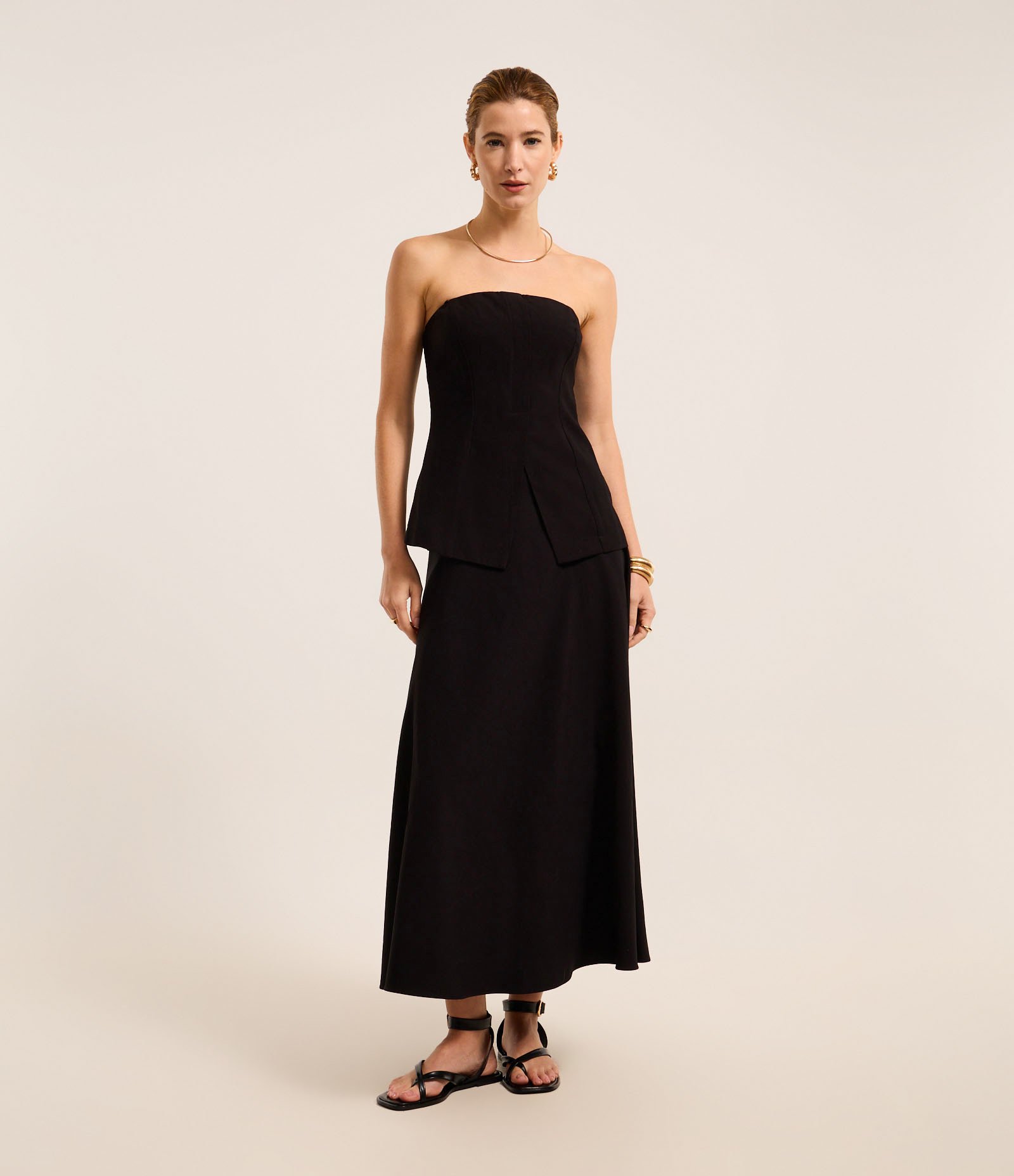 Saia Evasê Midi em Crepe com Cós Fixo Preto 2