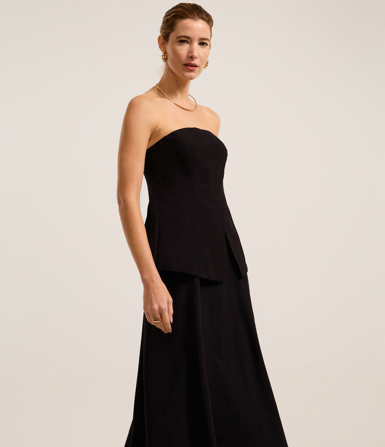 Saia Evasê Midi em Crepe com Cós Fixo Preto 3