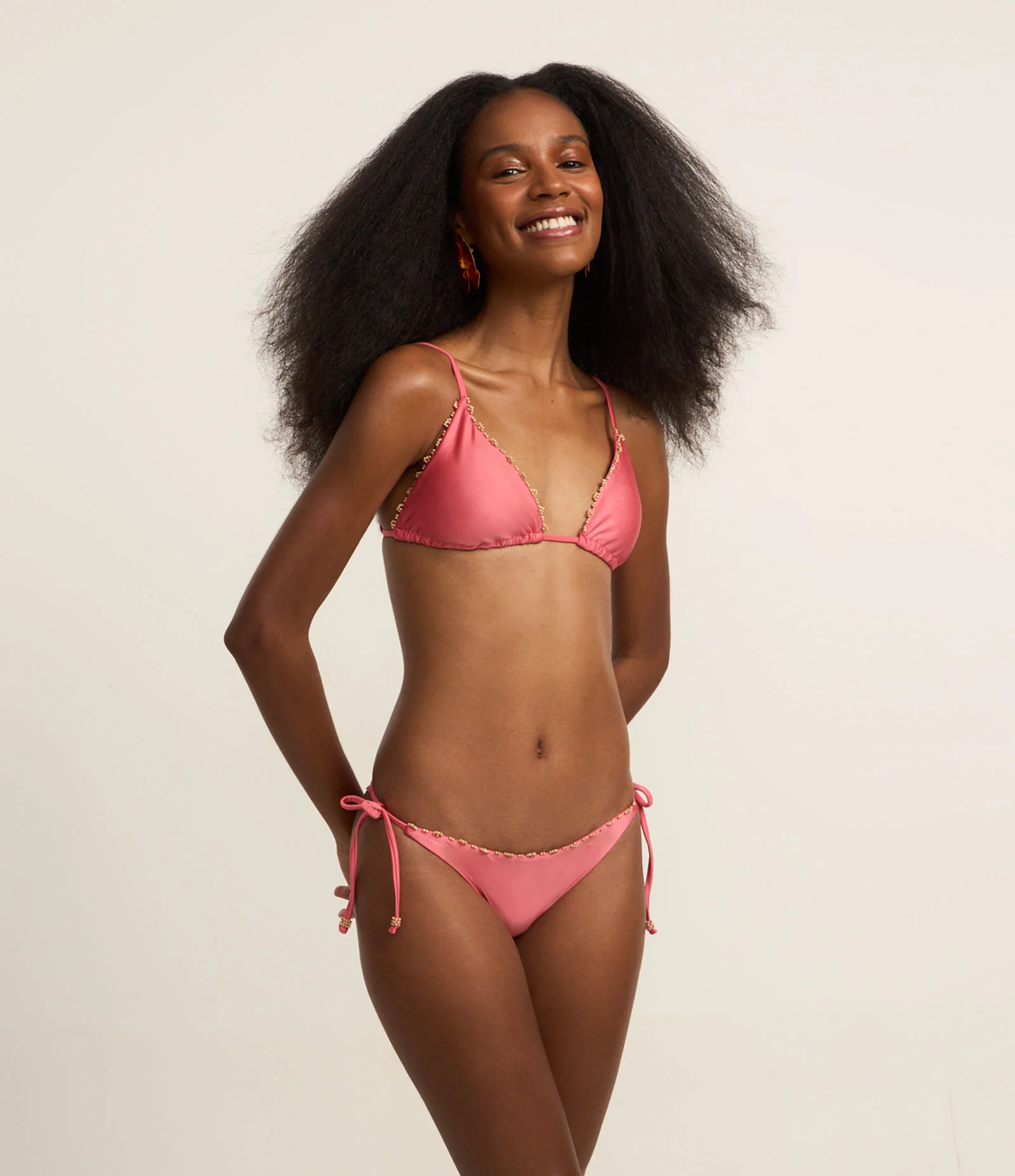 Biquíni Calcinha Lacinho em Microfibra Brilho com Fio Duplo e Aviamentos de Madeira Rosa 1