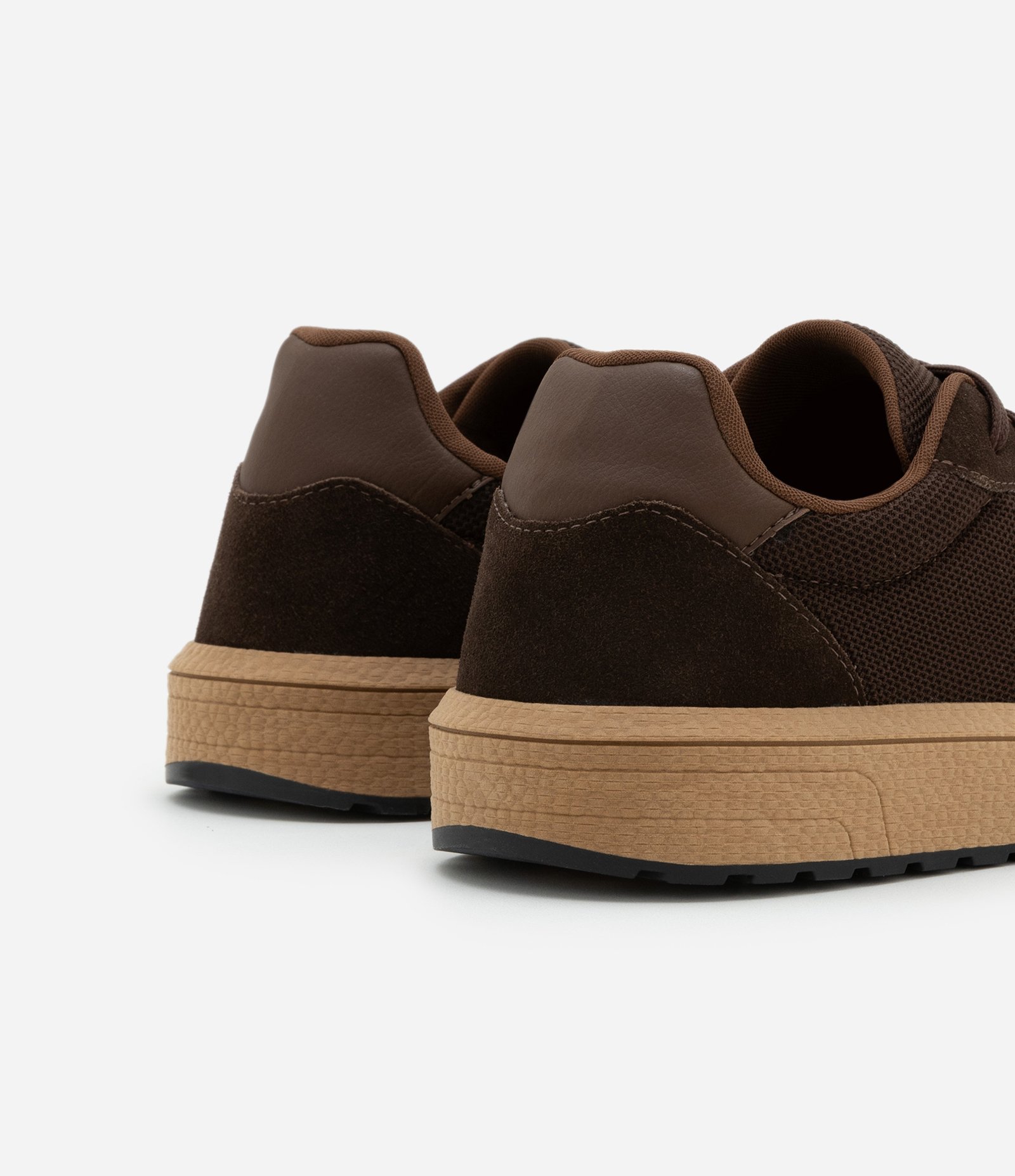 Tênis Casual em Material Sintético com Recortes em Mesh Marrom 5