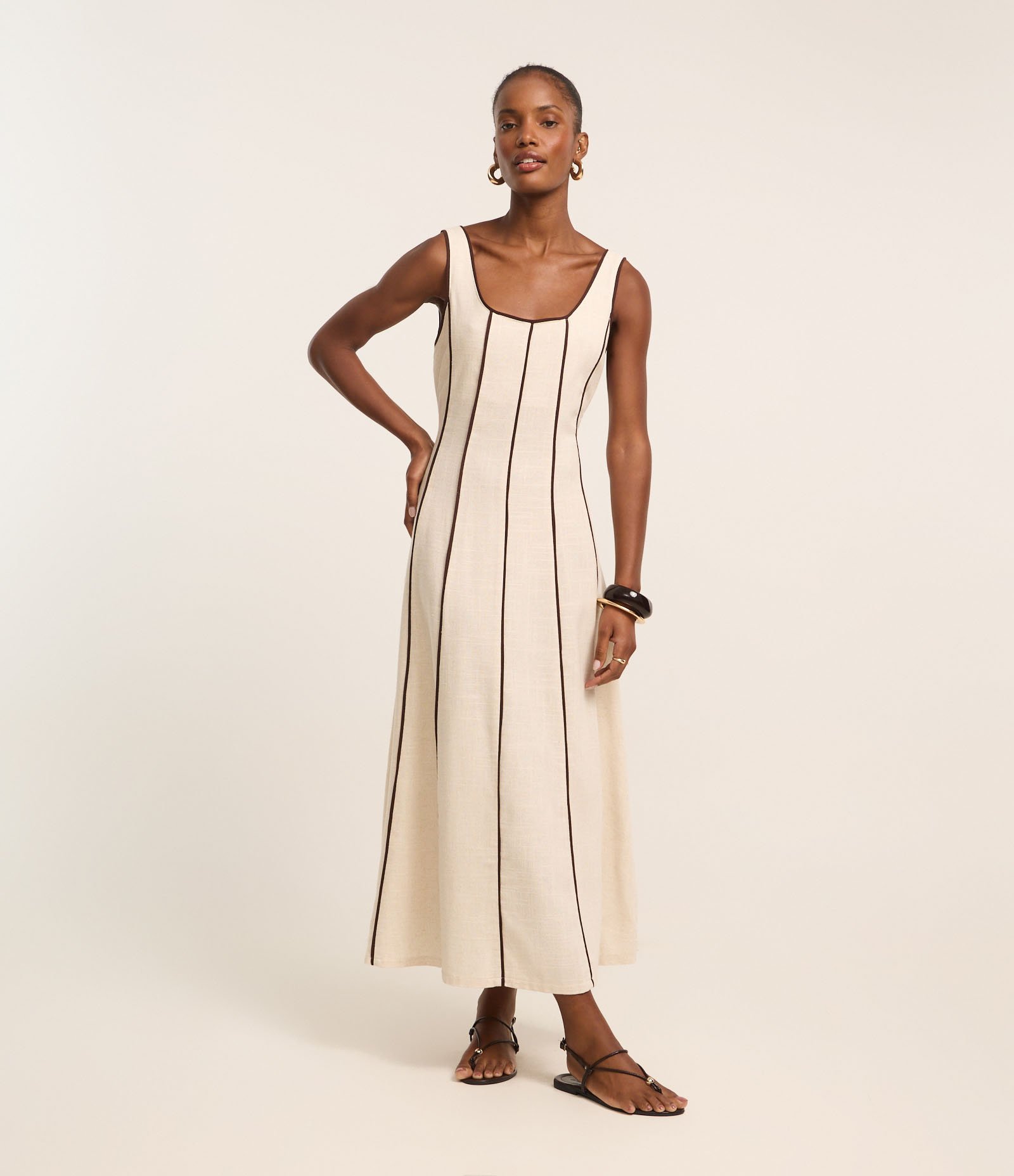 Vestido Evasê Longo em Viscolinho com Viés Contrastante Bege 1