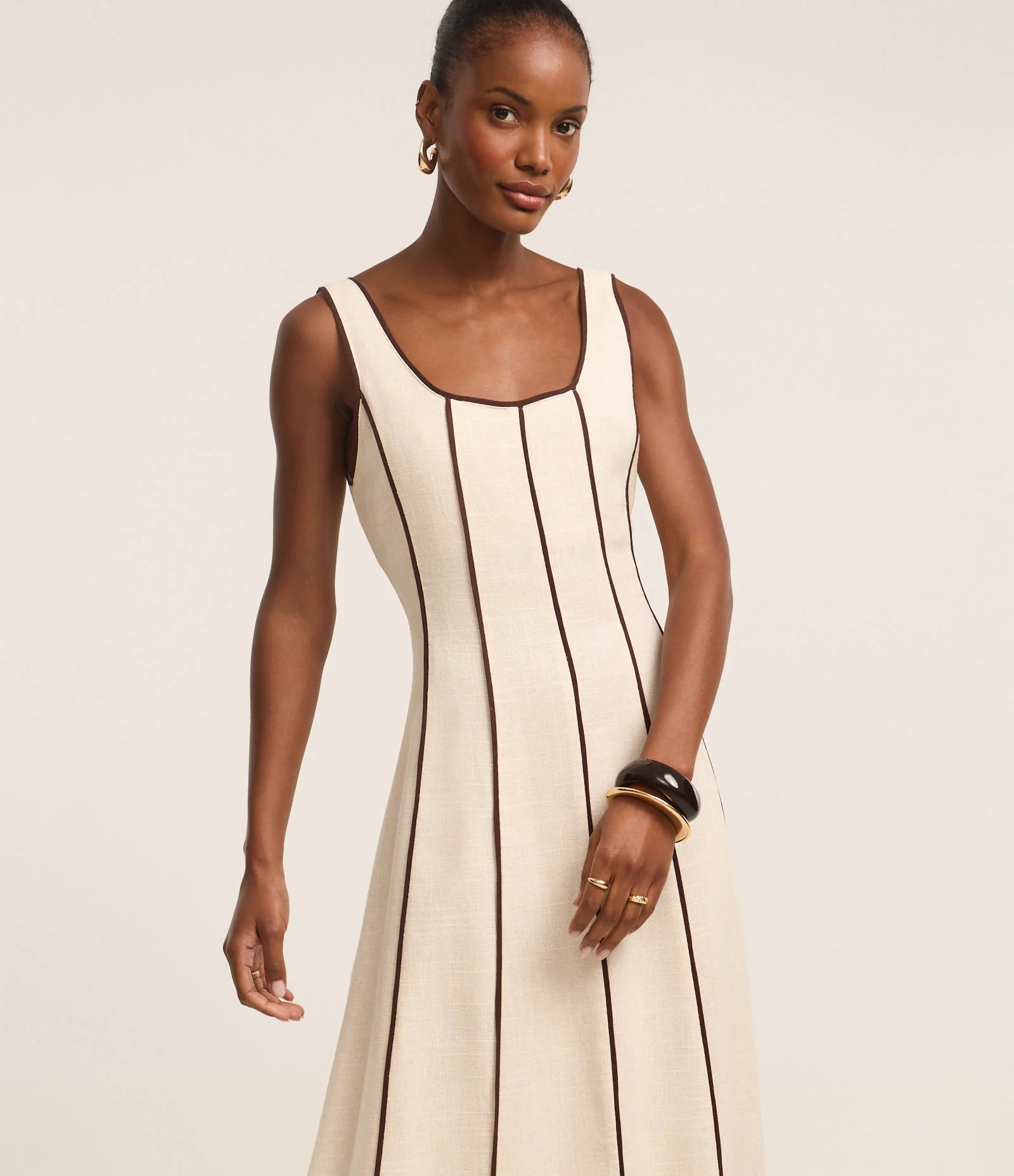 Vestido Evasê Longo em Viscolinho com Viés Contrastante Bege 2