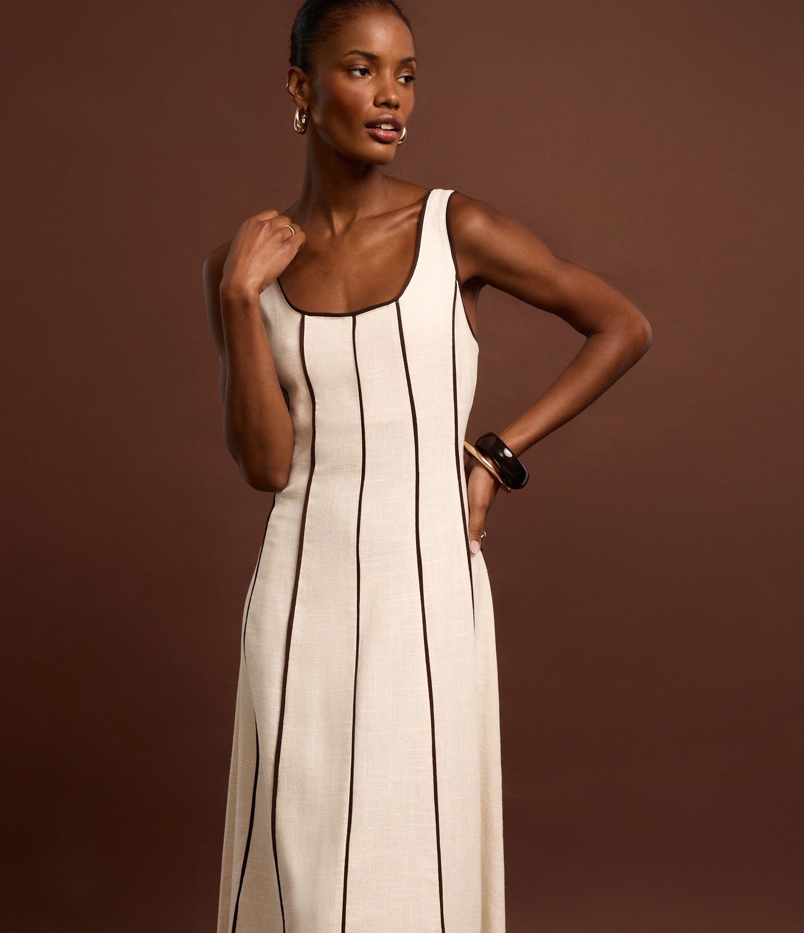 Vestido Evasê Longo em Viscolinho com Viés Contrastante Bege 5