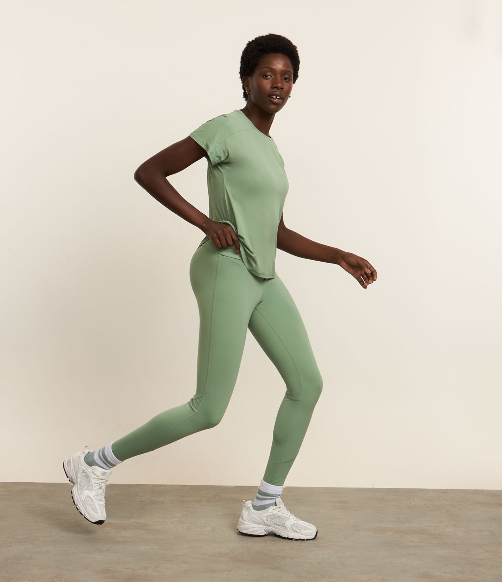 Calça Legging Esportiva em Microfibra com Bolso Interno no Cós Verde 2