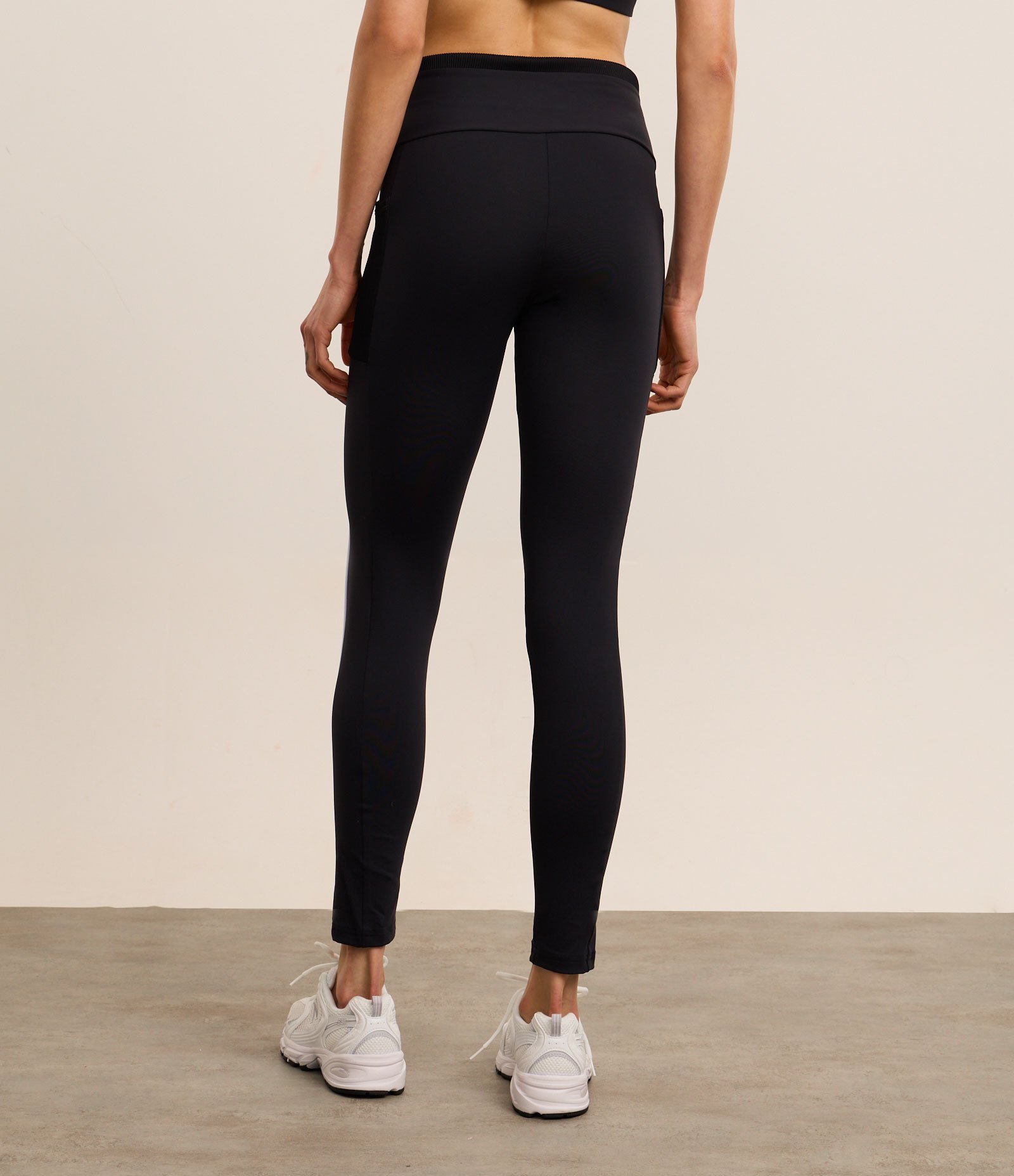 Calça Legging Esportiva com Textura no Cós e Friso Contrastante Preto 4