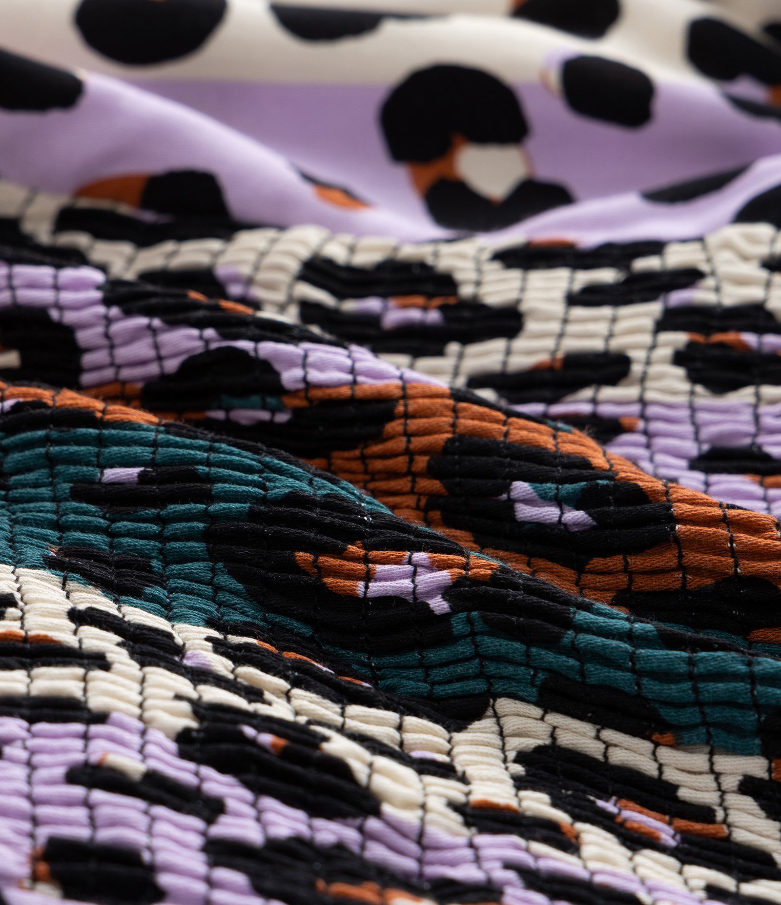 Blusa Cropped em Viscose com Estampa Animal Print Curve & Plus Size Lilás/Verde/Marrom 7