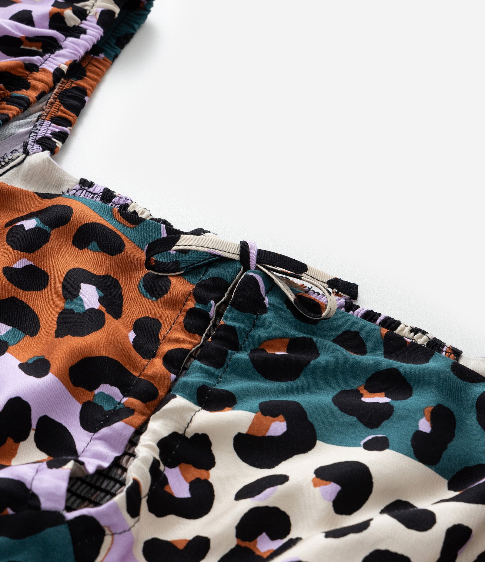 Blusa Cropped em Viscose com Estampa Animal Print Curve & Plus Size Lilás/Verde/Marrom 8