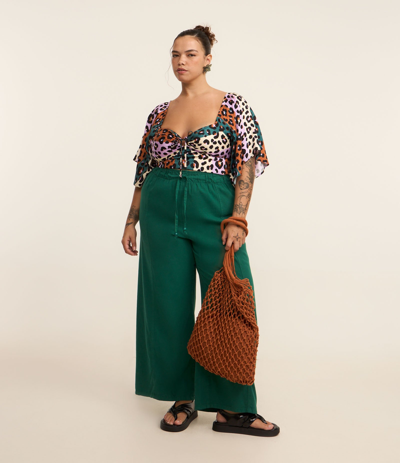 Blusa Cropped em Viscose com Estampa Animal Print Curve & Plus Size Lilás/Verde/Marrom 2