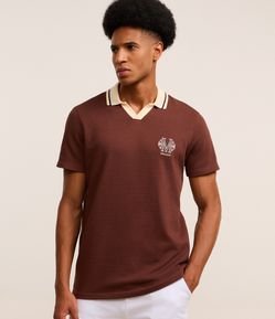Camisa Polo em Algodão com Textura e Brasão Vintage