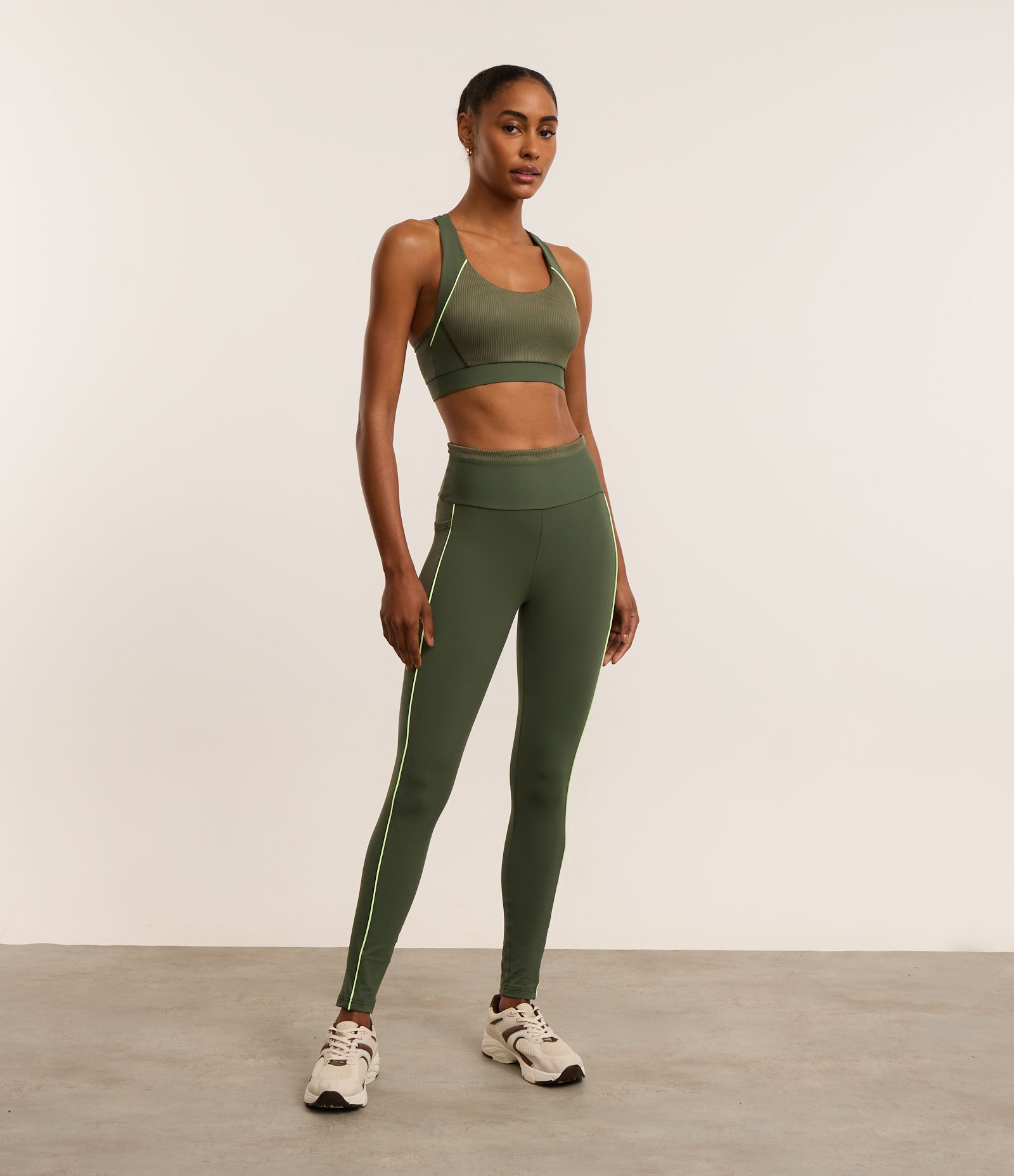 Top Nadador Esportivo em Microfibra Texturizada com Viés Contrastante Verde 2