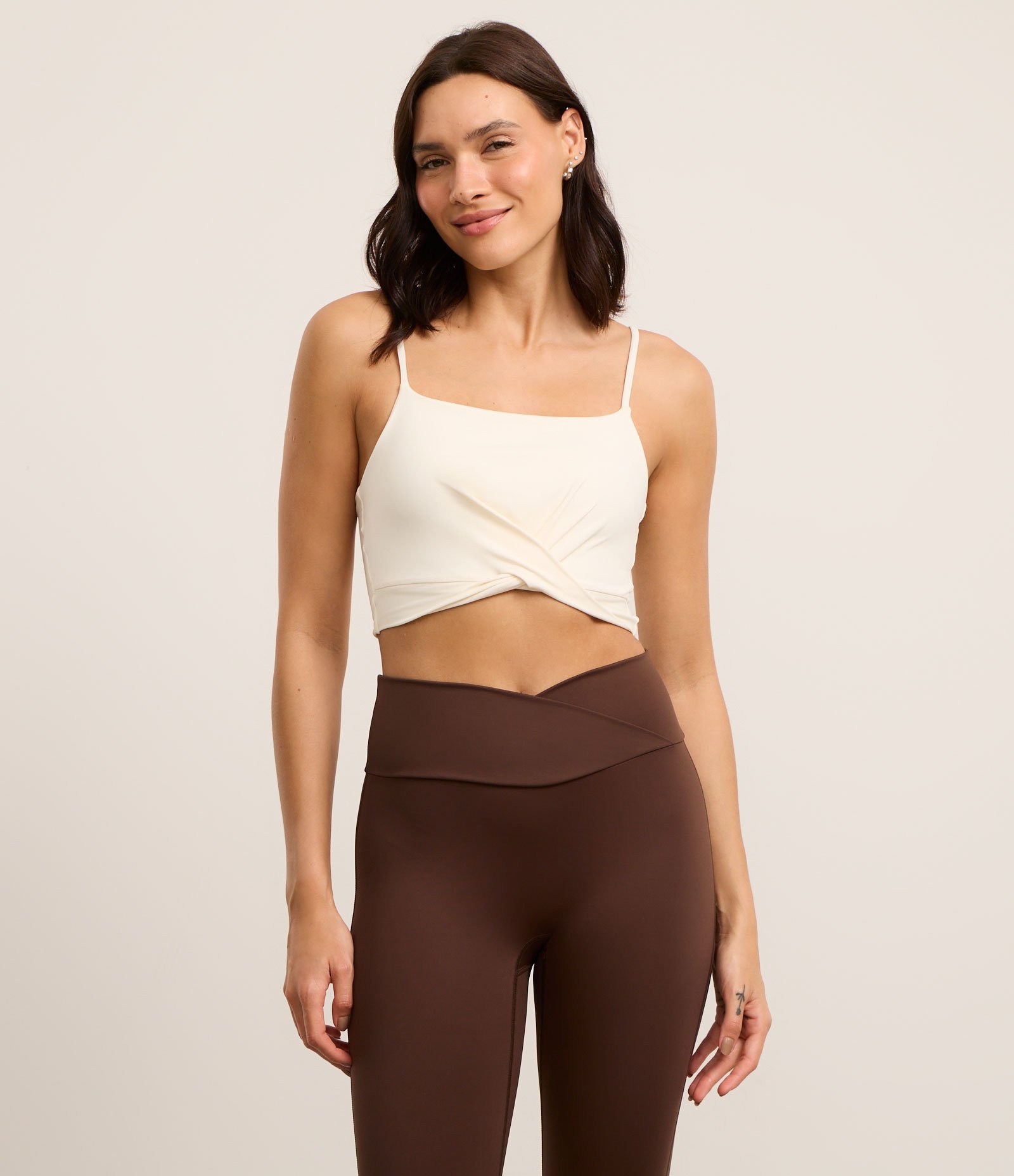 Top Esportivo em Microfibra com Barra Torcida e Bojo Branco 1