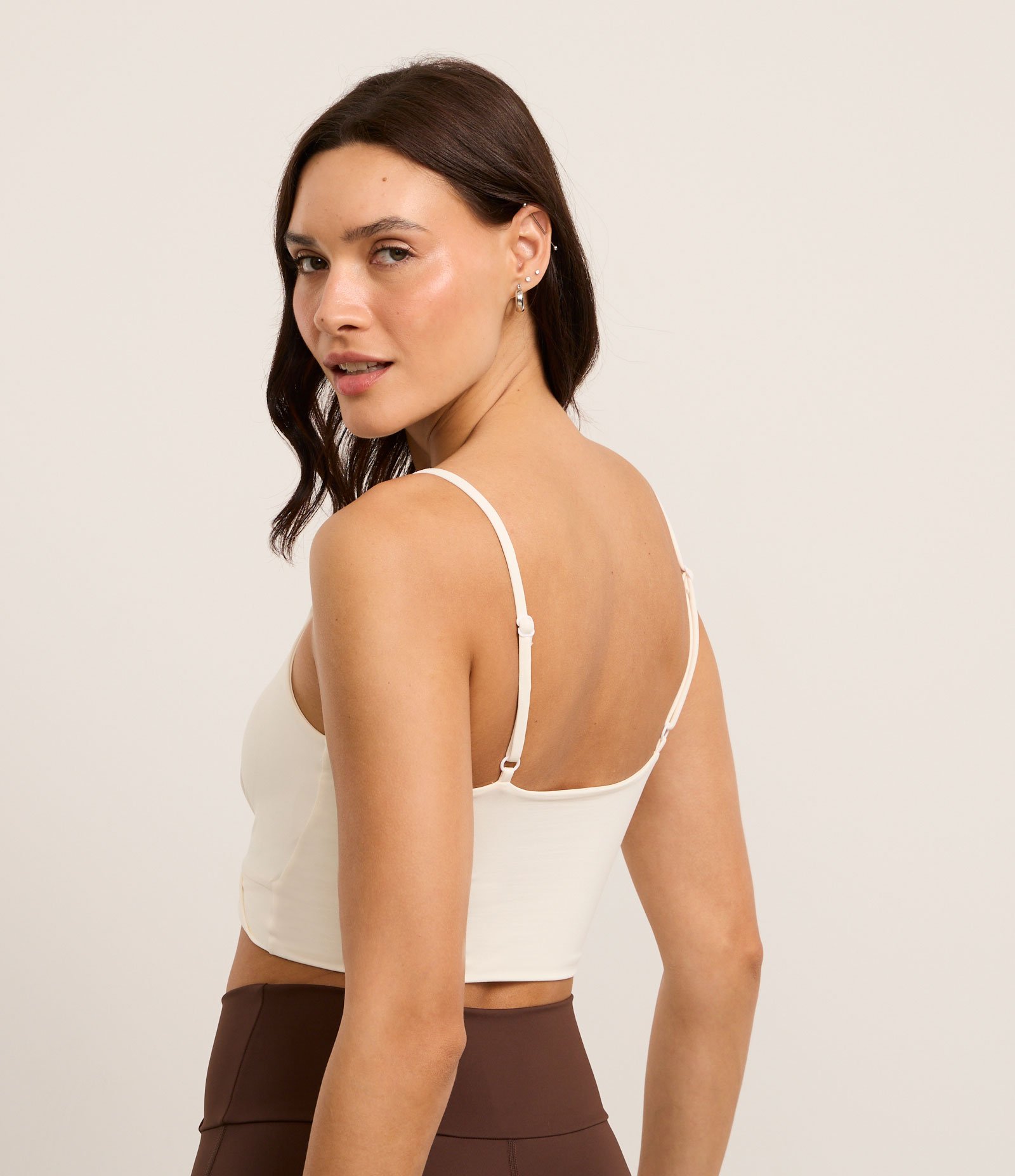 Top Esportivo em Microfibra com Barra Torcida e Bojo Branco 3