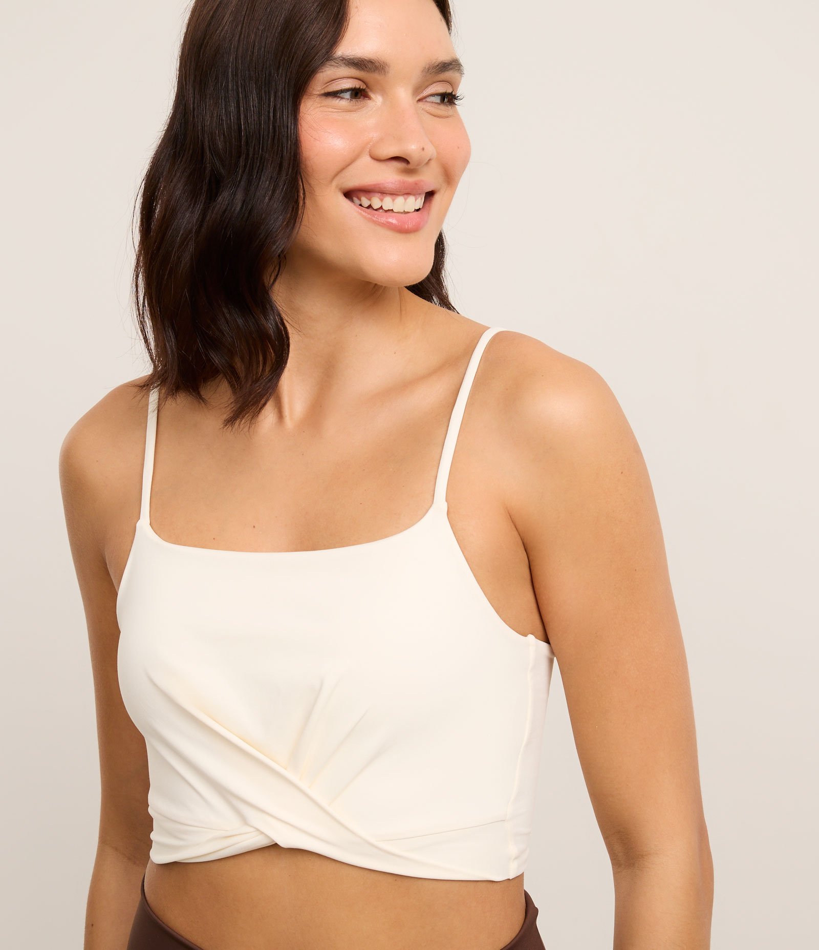 Top Esportivo em Microfibra com Barra Torcida e Bojo Branco 4