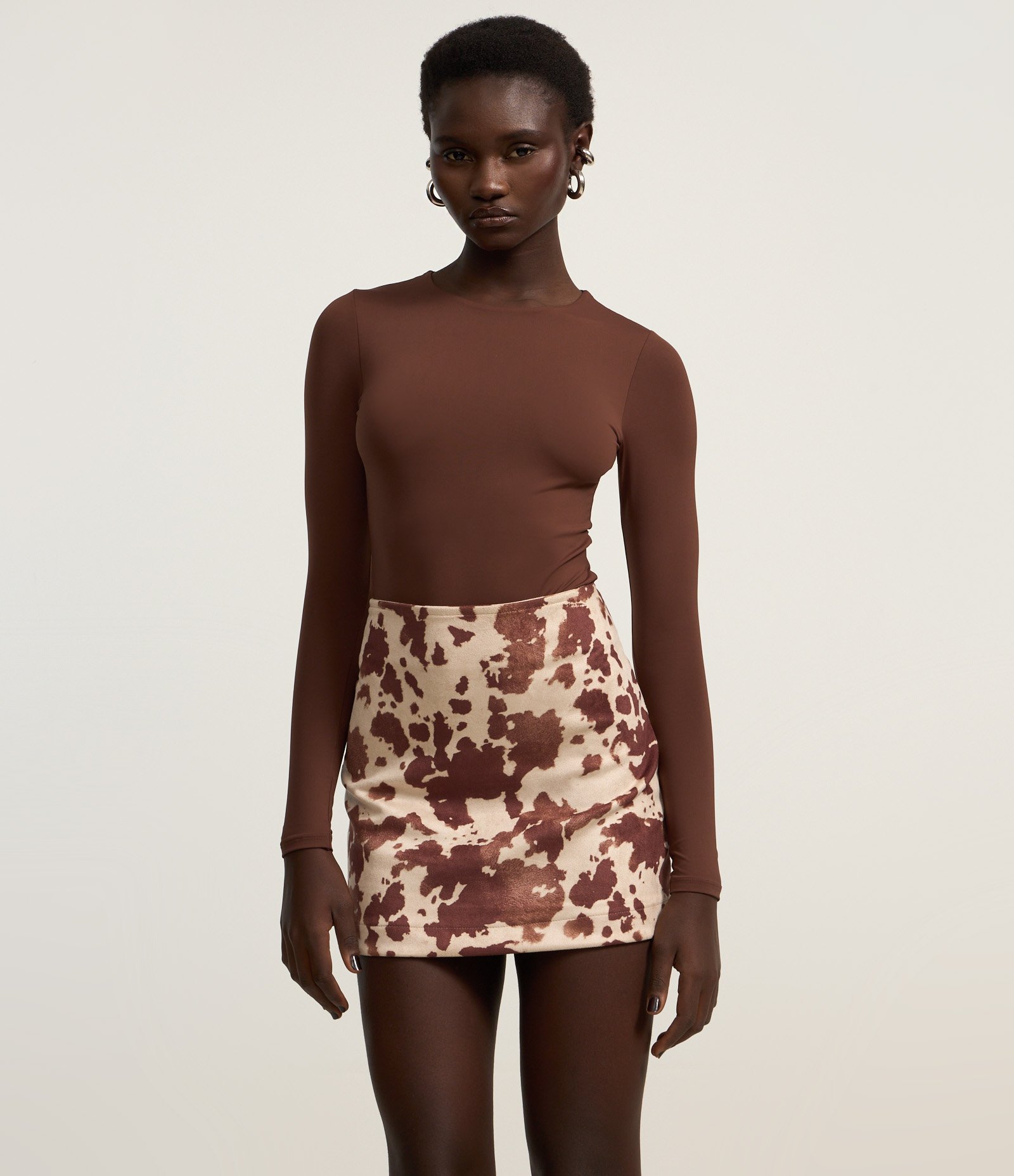 Mini Saia em Suede Animal Print de Vaquinha Marrom 2