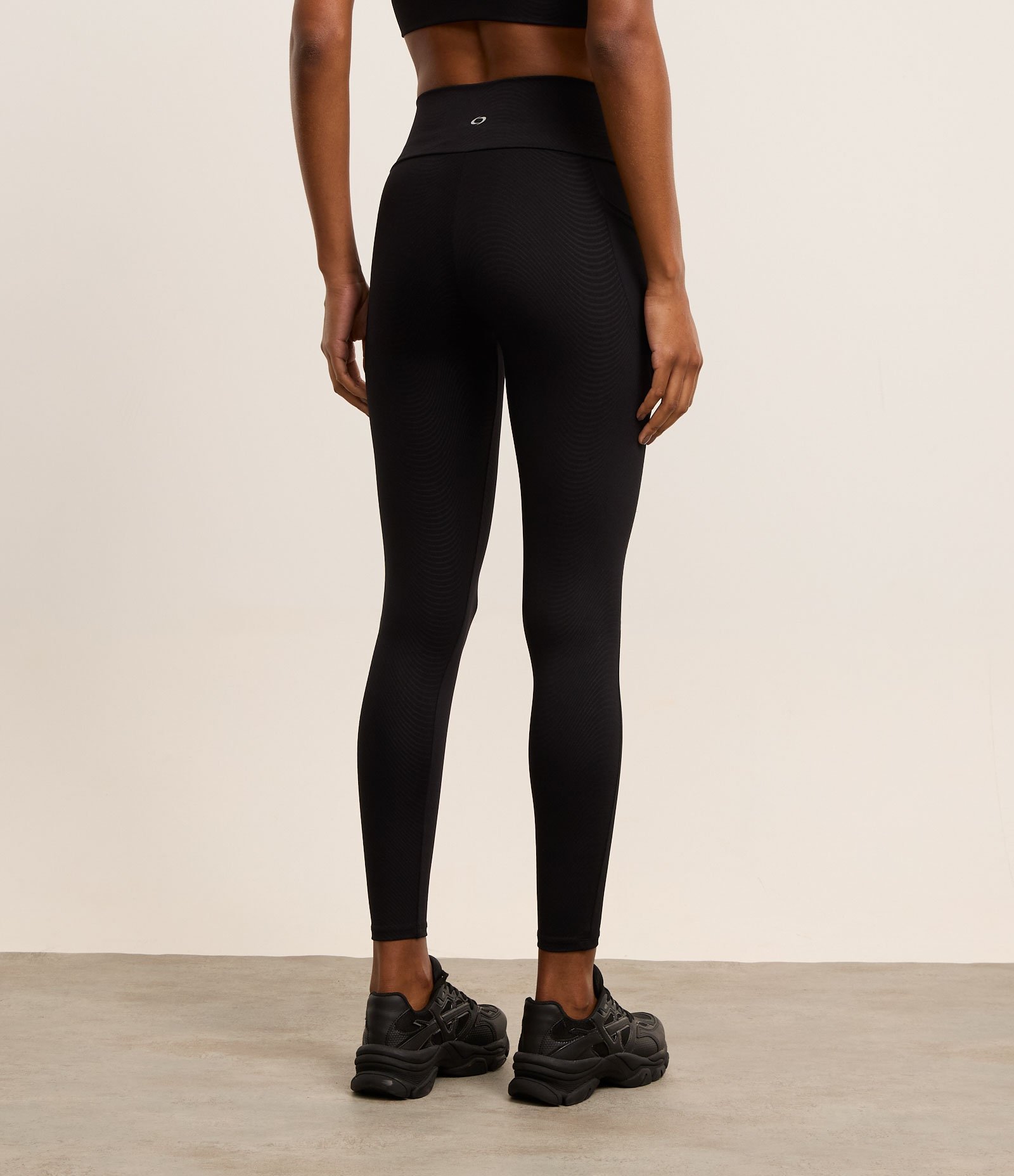 Calça Esportiva Legging em Microfibra com Bolsinho Geométrico Preto 3