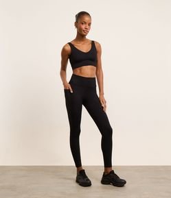 Calça Esportiva Legging em Microfibra com Bolsinho Geométrico