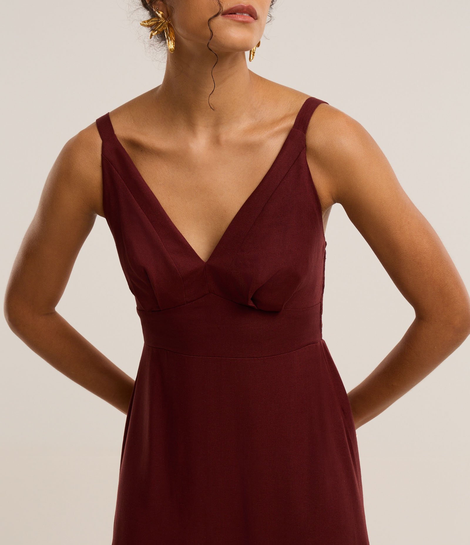 Vestido Midi Evasê em Viscose com Linho com Alça Fina e Babados 4