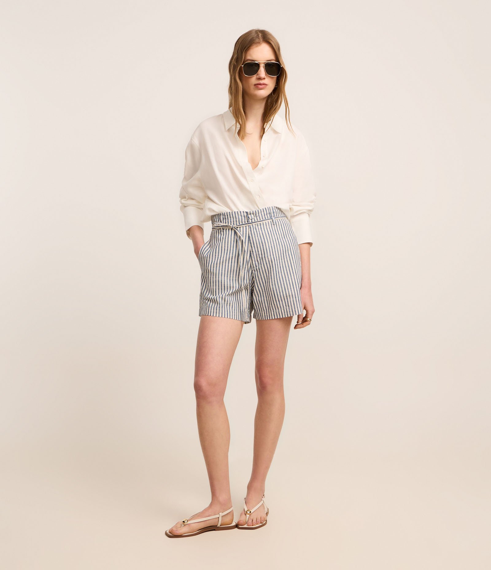 Short Alfaiatado Cintura Alta com Listras e Amarração Bicolor 1