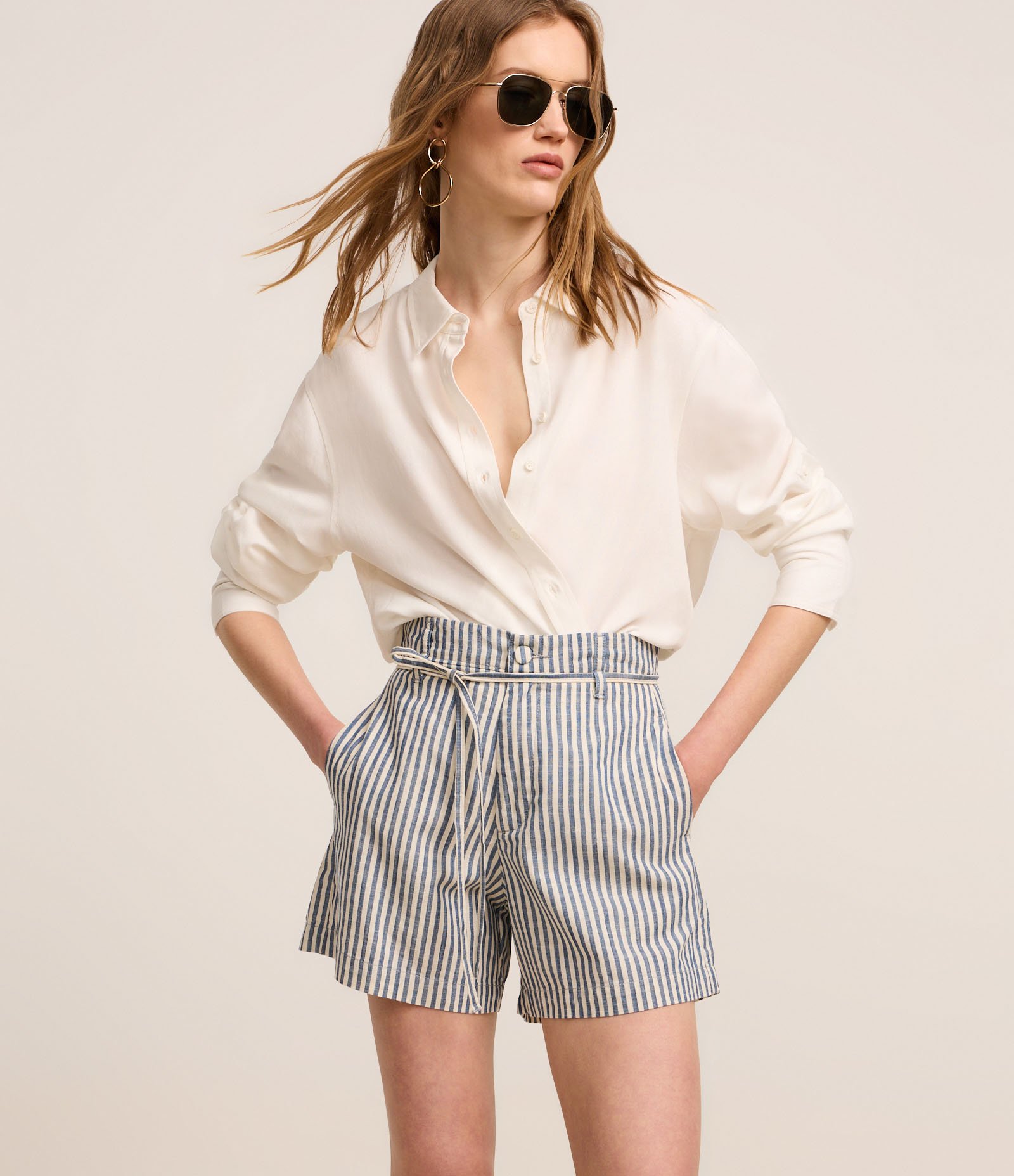 Short Alfaiatado Cintura Alta com Listras e Amarração Bicolor 2