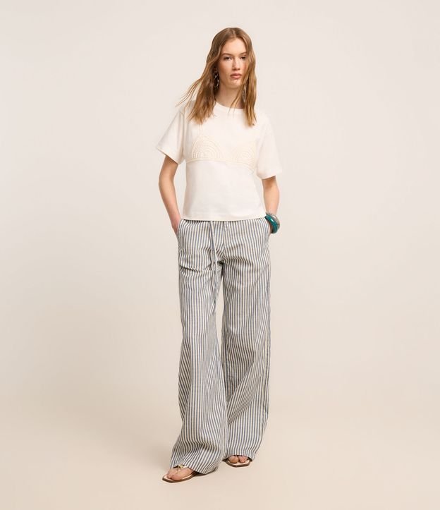 Calça Wide Leg em Sarja com Listras e Cinto Fino