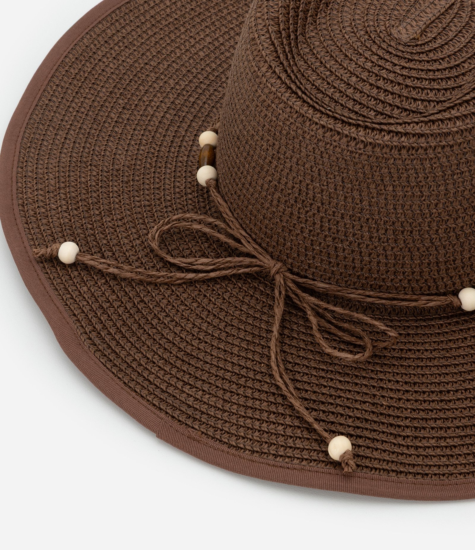 Chapéu de Praia em Palha de Papel com Aba Média e Miçangas de Madeira Marrom 4