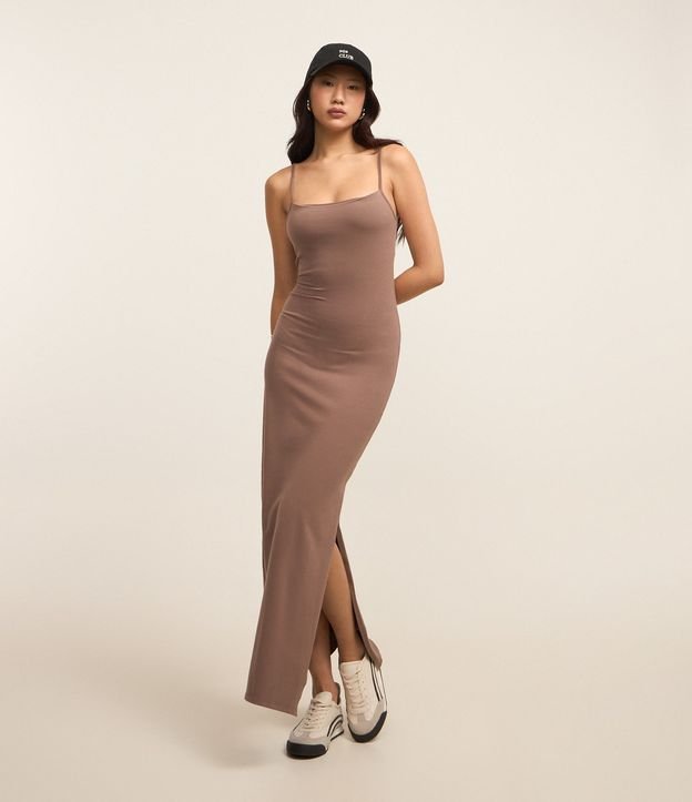 Vestido Longo em Meia Malha com Fenda na Lateral