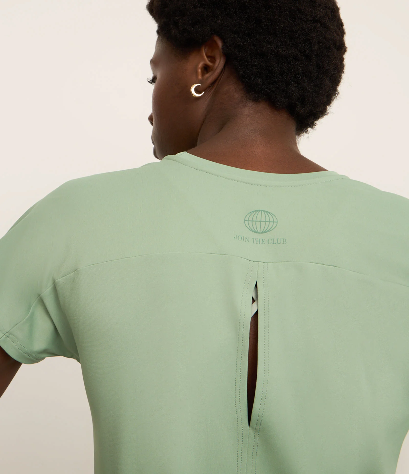 Camiseta Esportiva em Microfibra com Abertura nas Costas e Pala no Ombro Verde 1