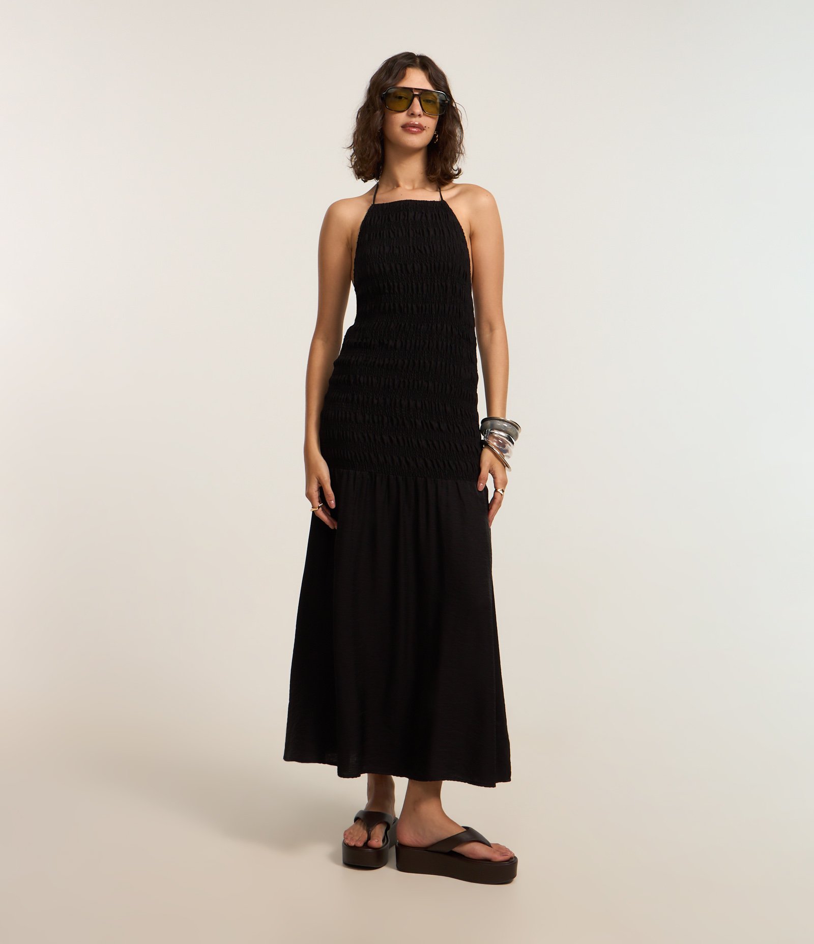 Vestido New Midi em Lastex com Gola Halter e Babado Preto 1