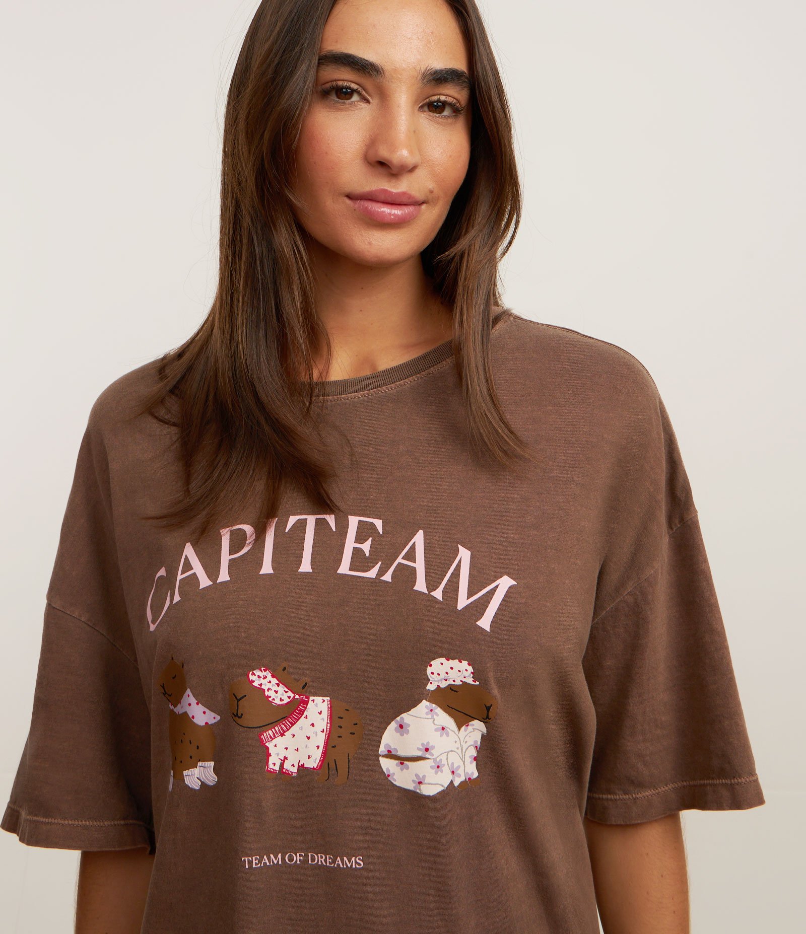 Camisola T-shirt em Algodão Estonado com Estampa Capivaras Marrom 2