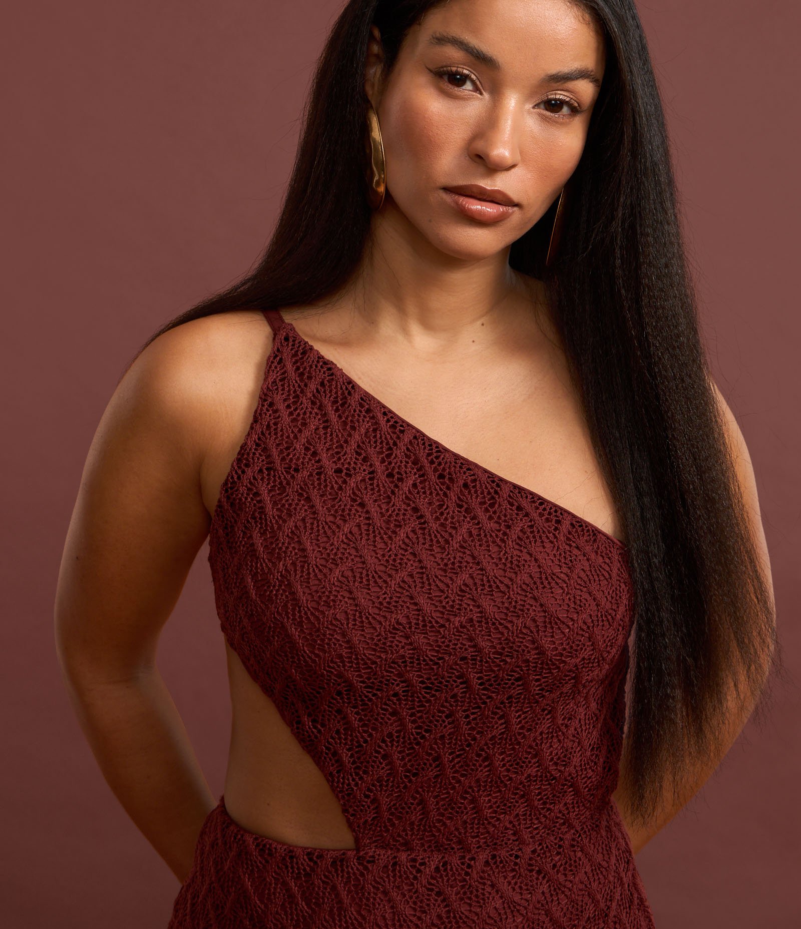 Vestido New Midi em Renda com Um Ombro Só e Vazado na Cintura Bordô 9