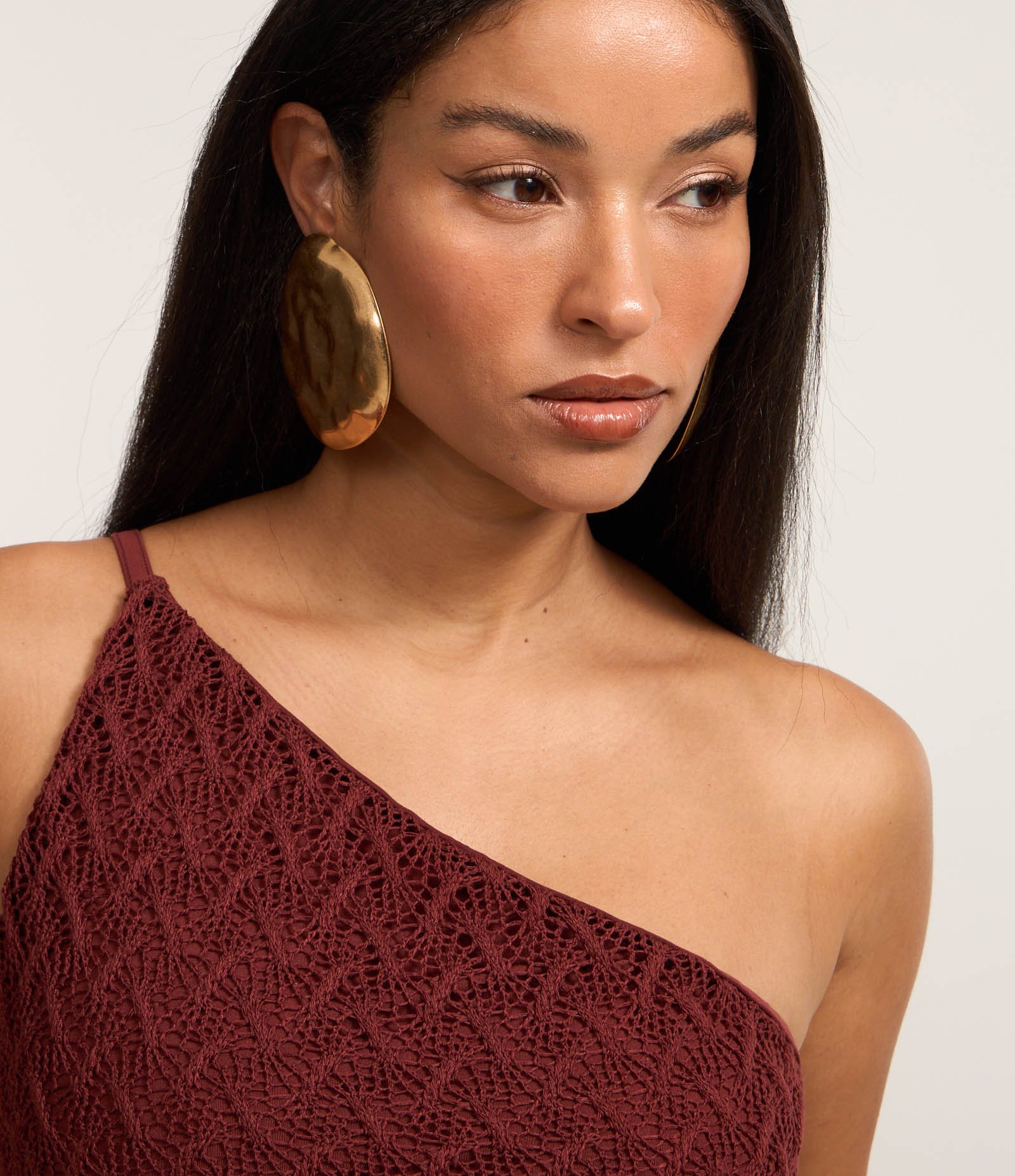 Vestido New Midi em Renda com Um Ombro Só e Vazado na Cintura Bordô 5