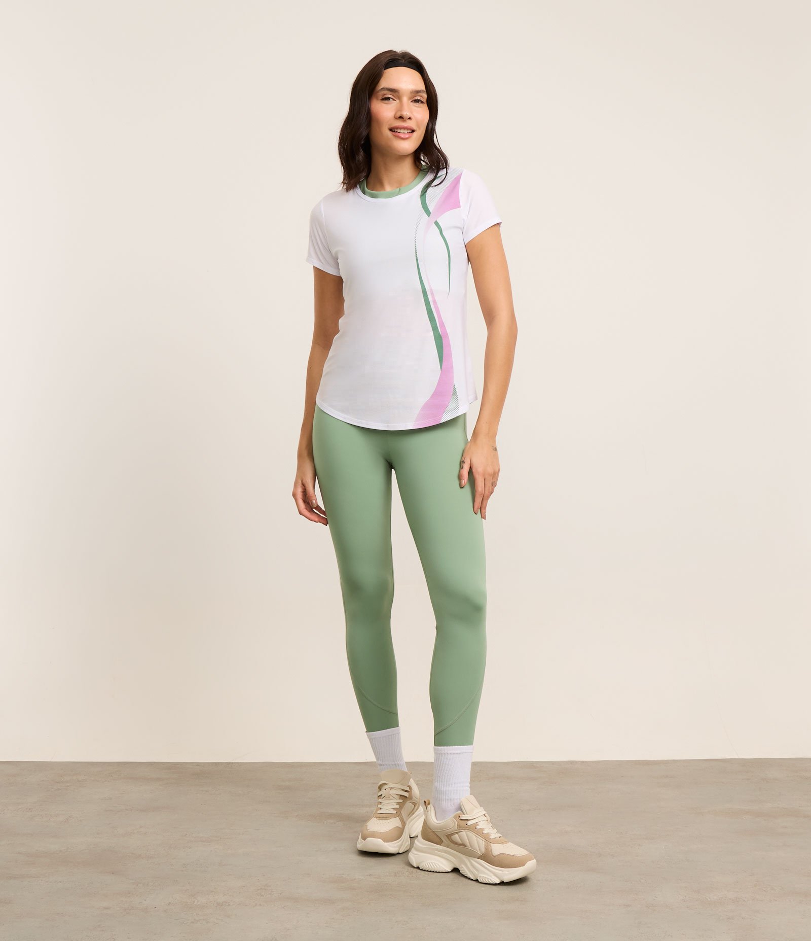 Camiseta Esportiva em Microfibra Texturizada com Estampa Ondas Branco 2