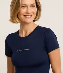 Camiseta Esportiva em Microfibra com Estampa Be Your Own Muse