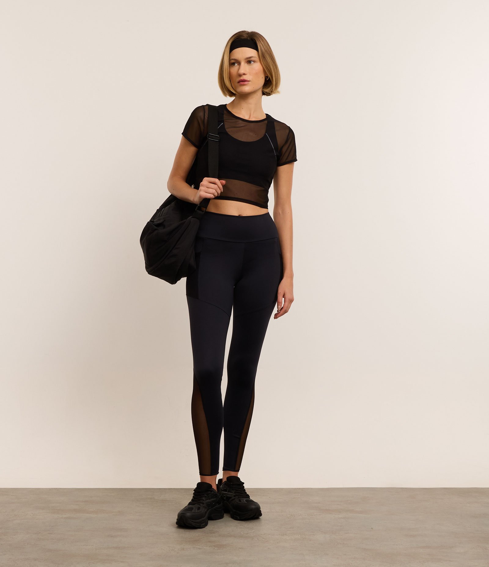 Camiseta Cropped Esportiva em Tule Preto 2